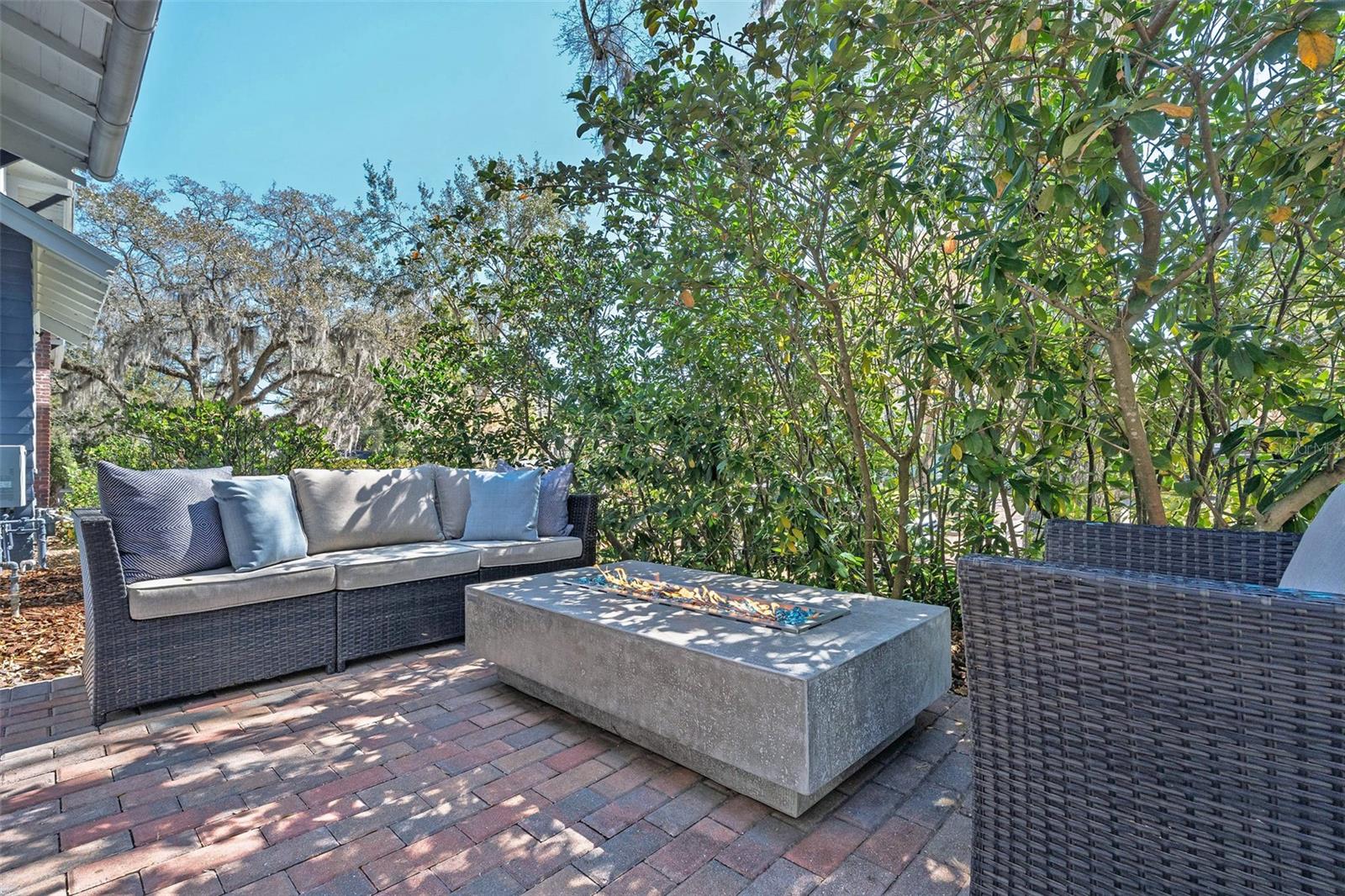 Image 37 of 52 For 120 Shine Avenue