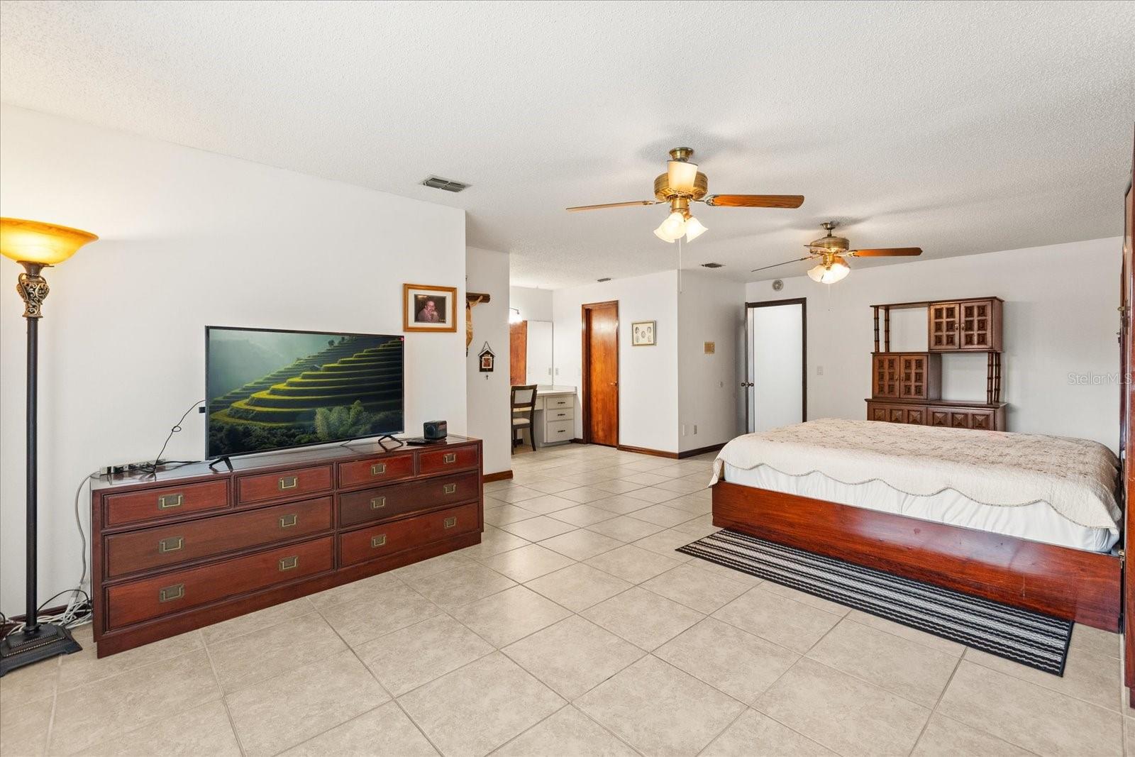 Image 10 of 26 For 1534 Perez  