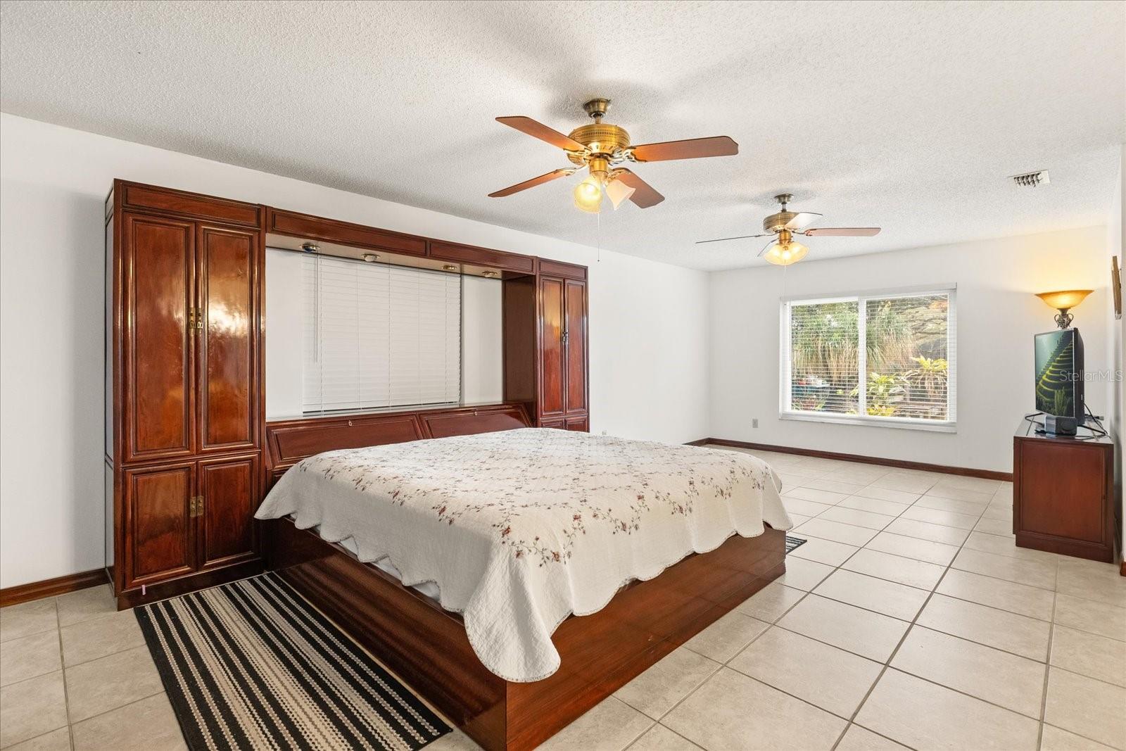 Image 11 of 26 For 1534 Perez  