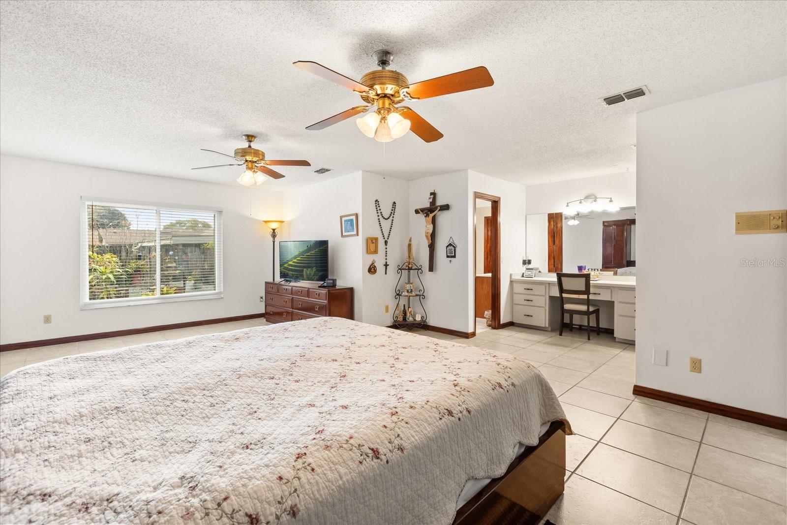 Image 12 of 26 For 1534 Perez  