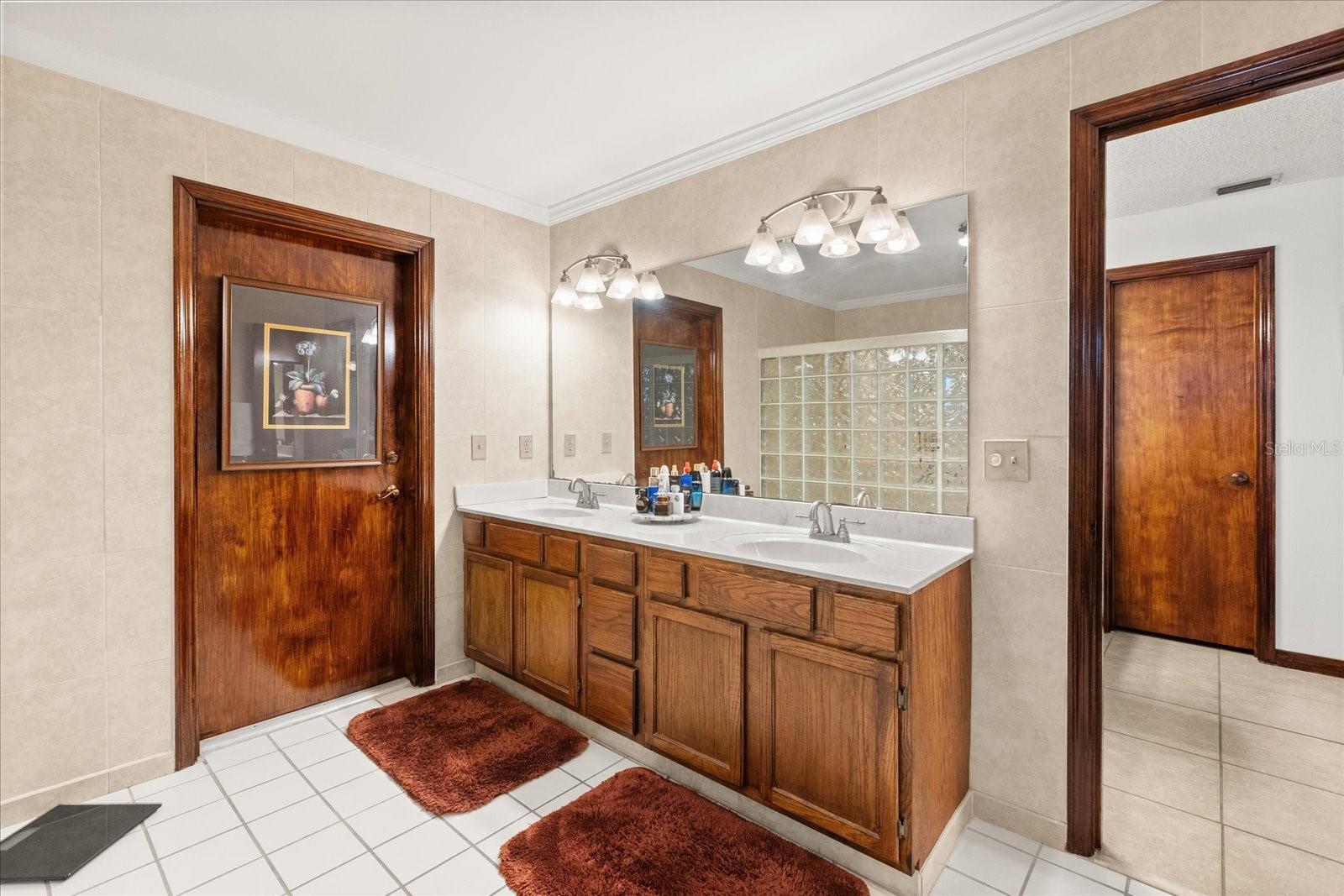 Image 13 of 26 For 1534 Perez  