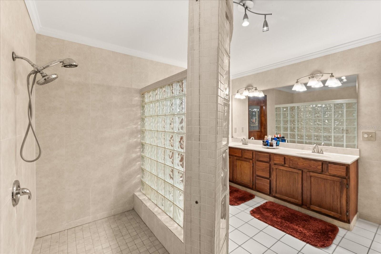 Image 14 of 26 For 1534 Perez  