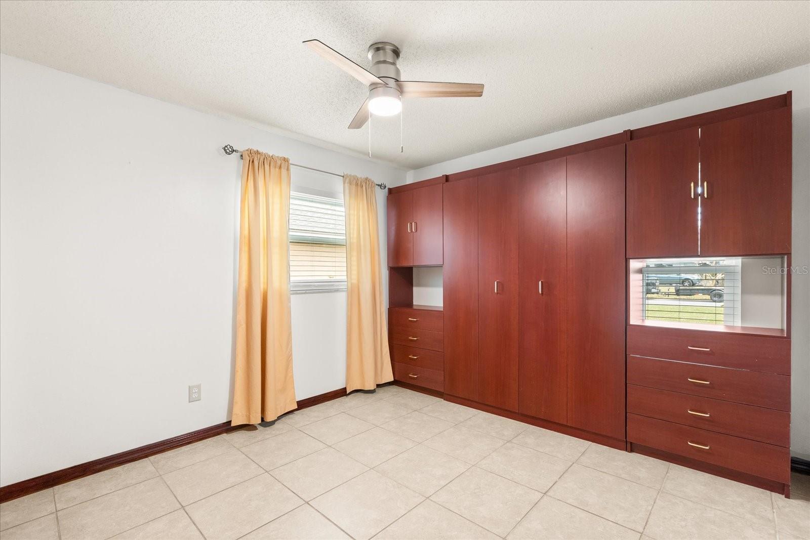 Image 18 of 26 For 1534 Perez  