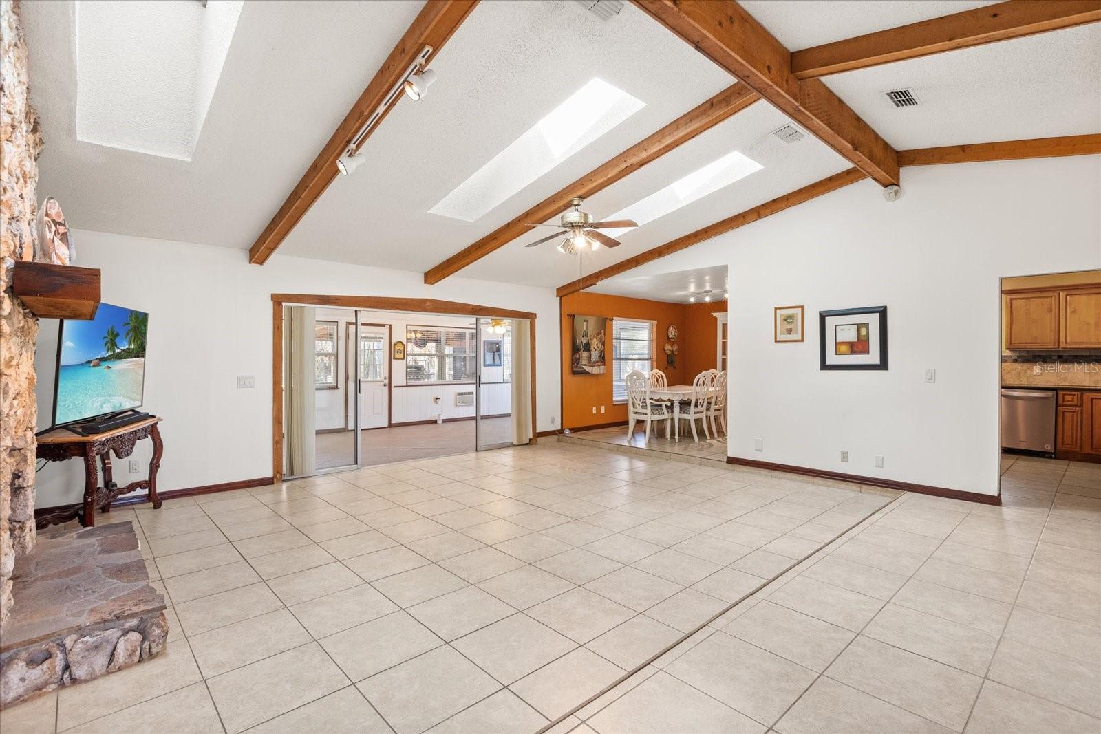 Image 5 of 26 For 1534 Perez  