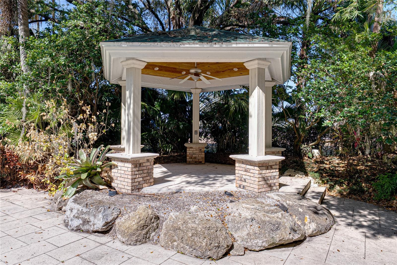 Listing photo id 9 for 3505 Gallagher Road