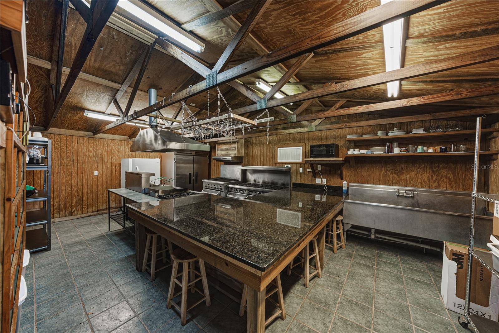 Listing photo id 18 for 3505 Gallagher Road