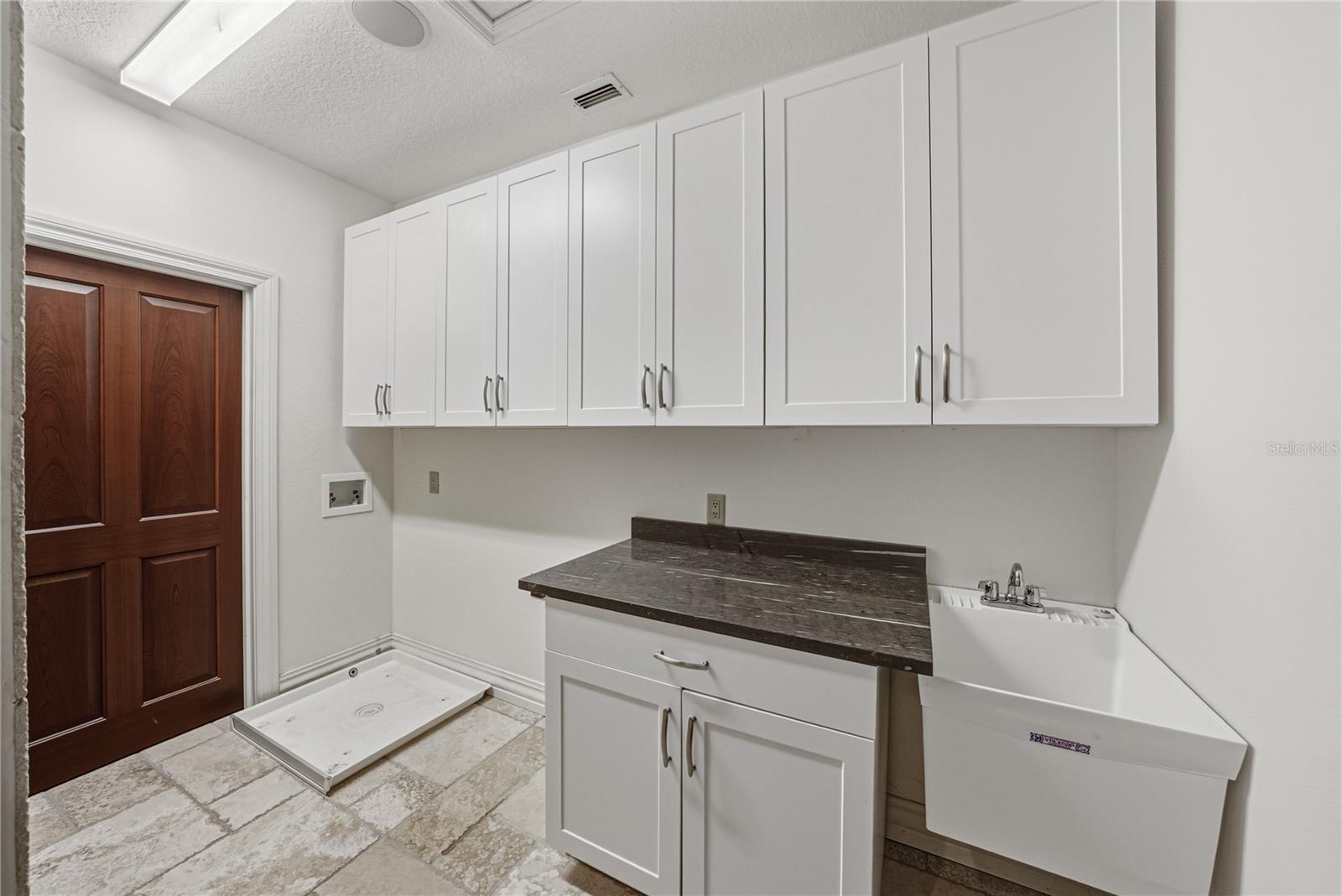 Listing photo id 56 for 3505 Gallagher Road