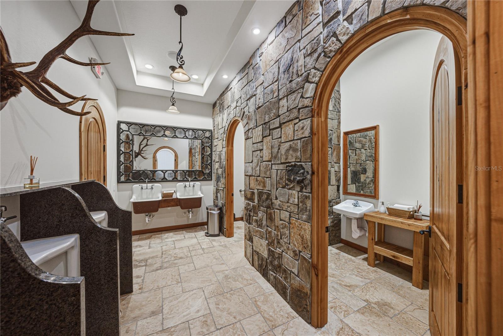 Listing photo id 85 for 3505 Gallagher Road