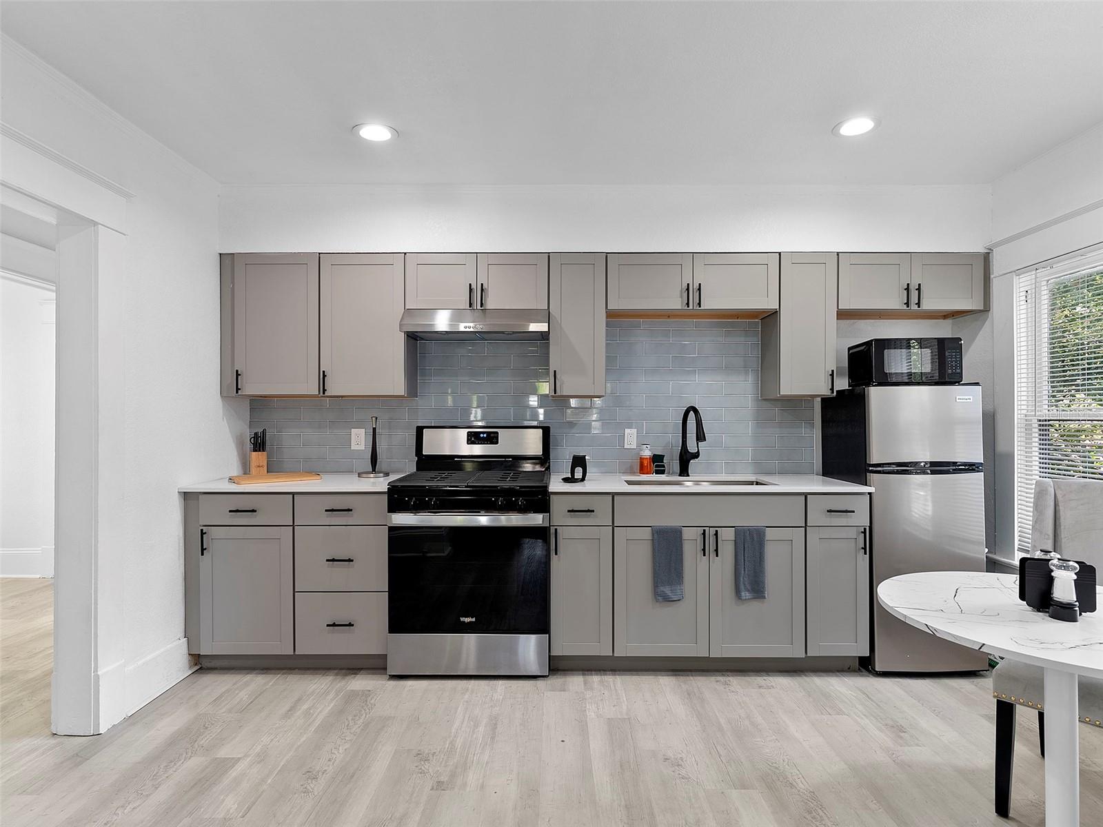 Image 10 of 54 For 412 Harwood Street