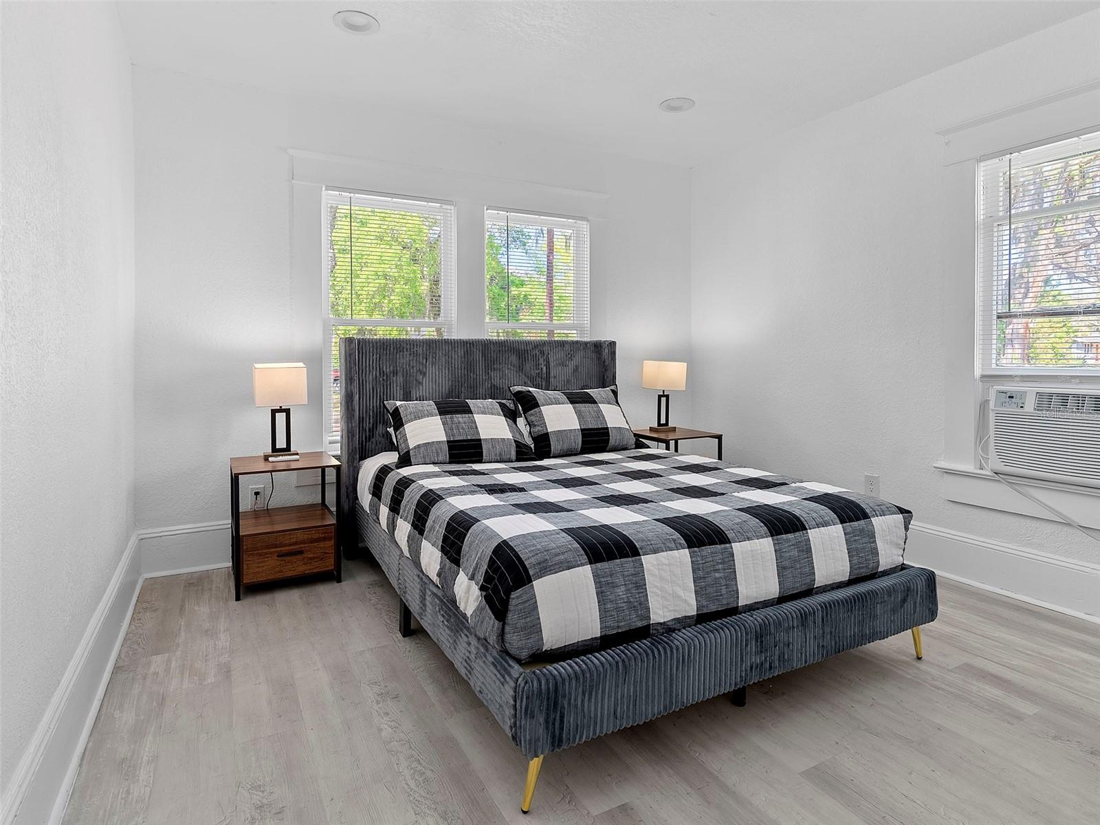 Image 13 of 54 For 412 Harwood Street