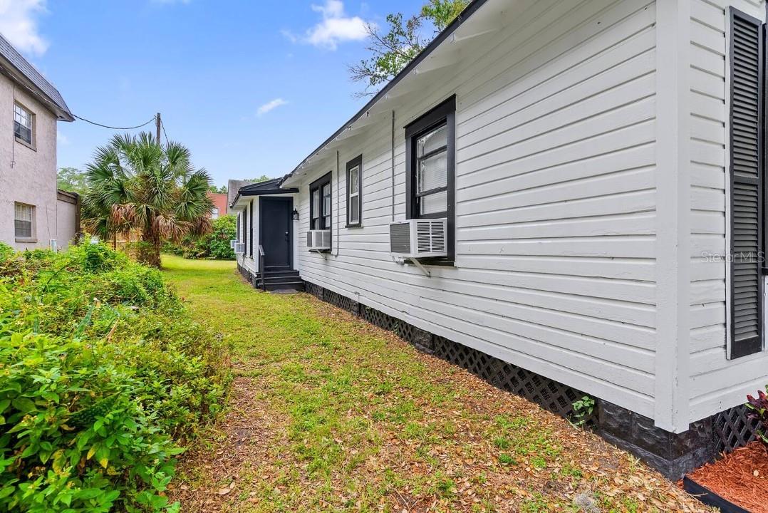 Image 17 of 54 For 412 Harwood Street