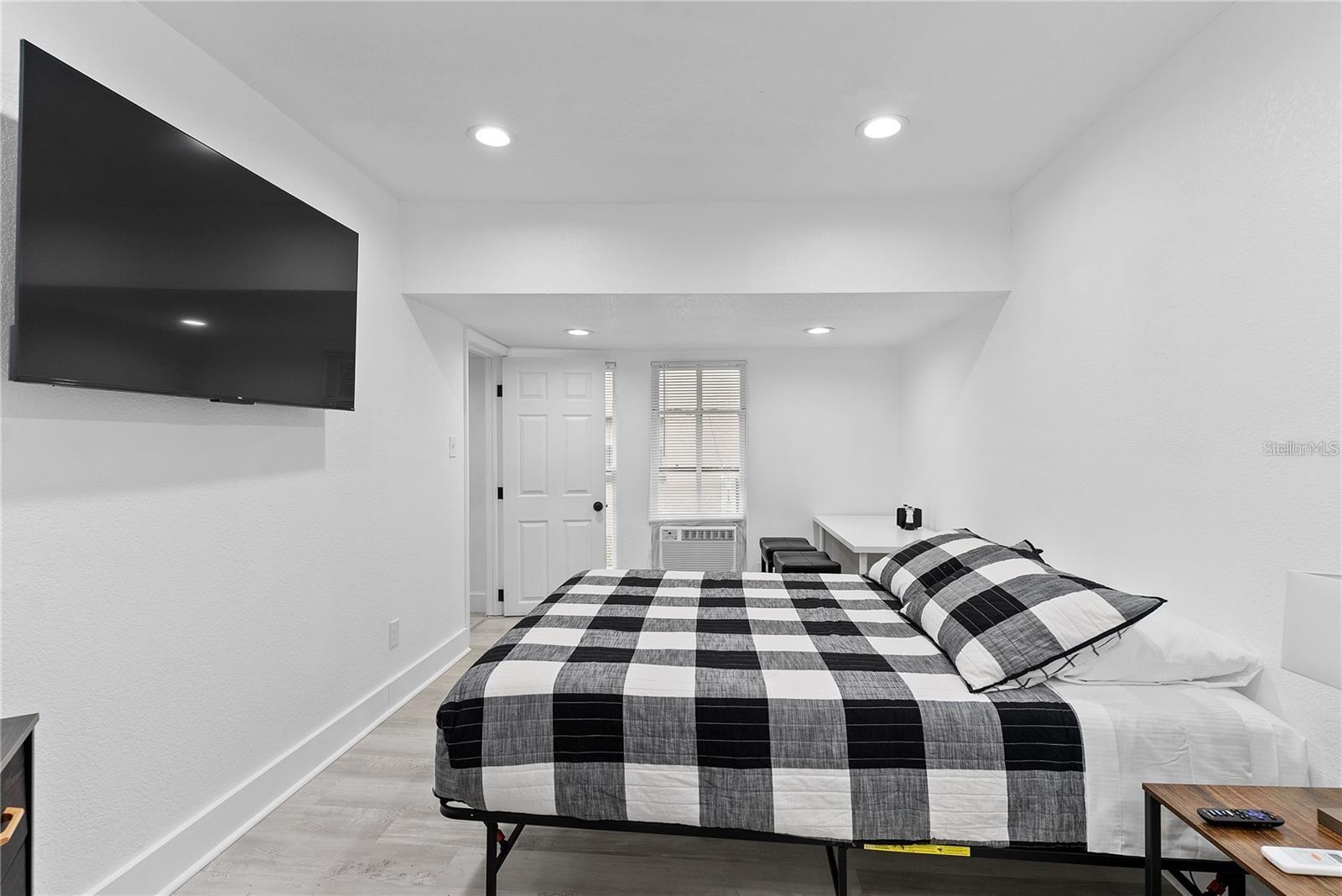 Image 22 of 54 For 412 Harwood Street