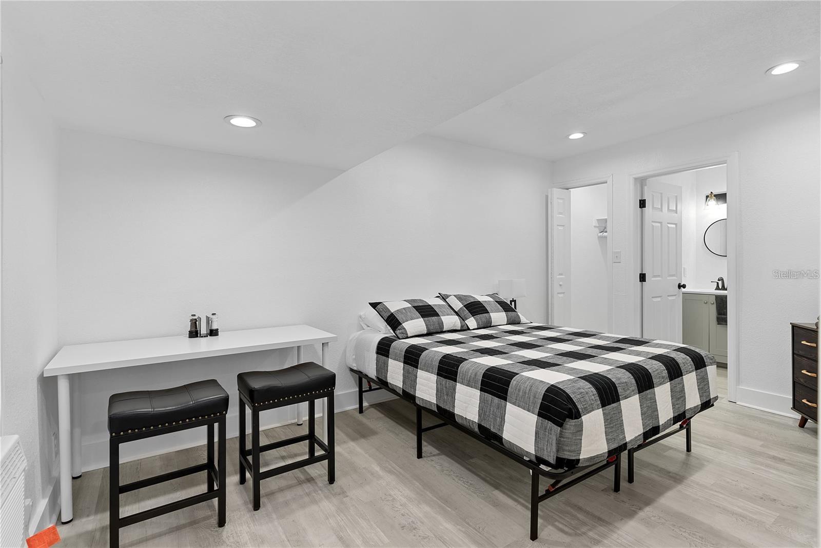 Image 23 of 54 For 412 Harwood Street