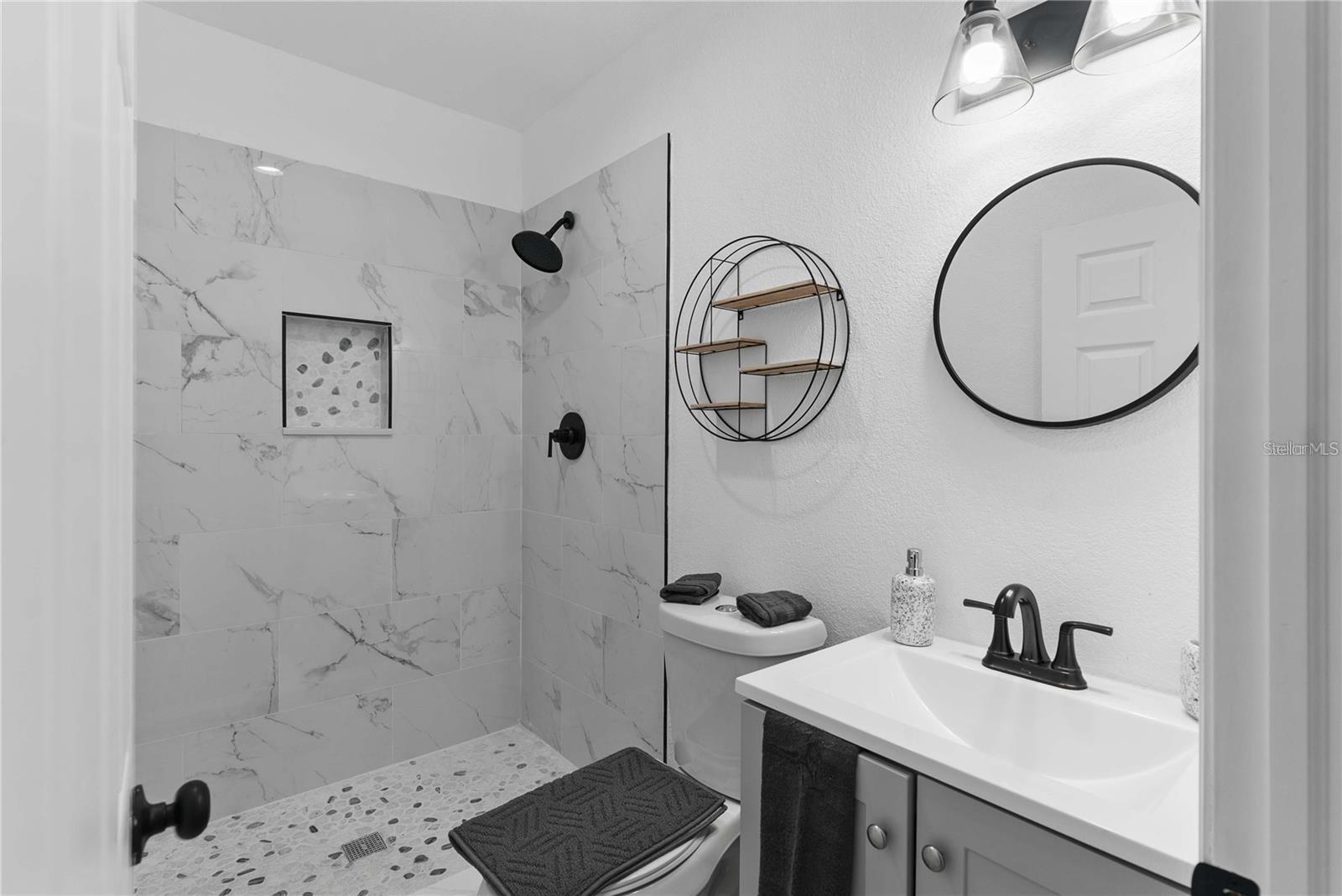 Image 33 of 54 For 412 Harwood Street