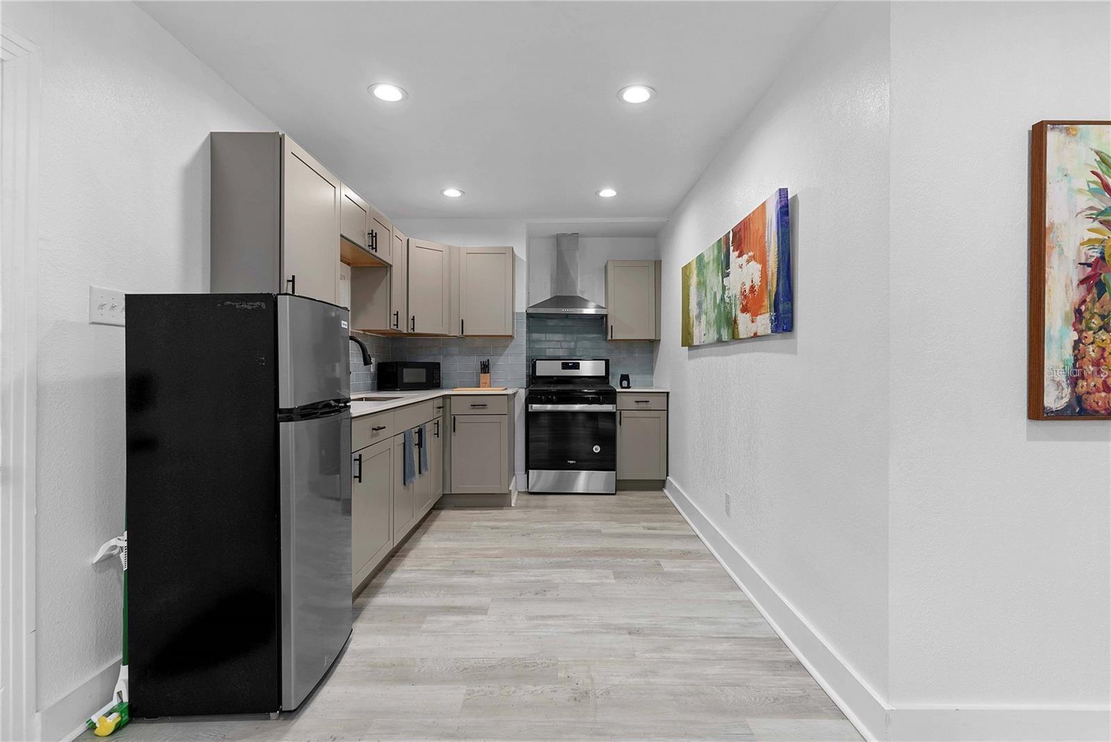 Image 35 of 54 For 412 Harwood Street