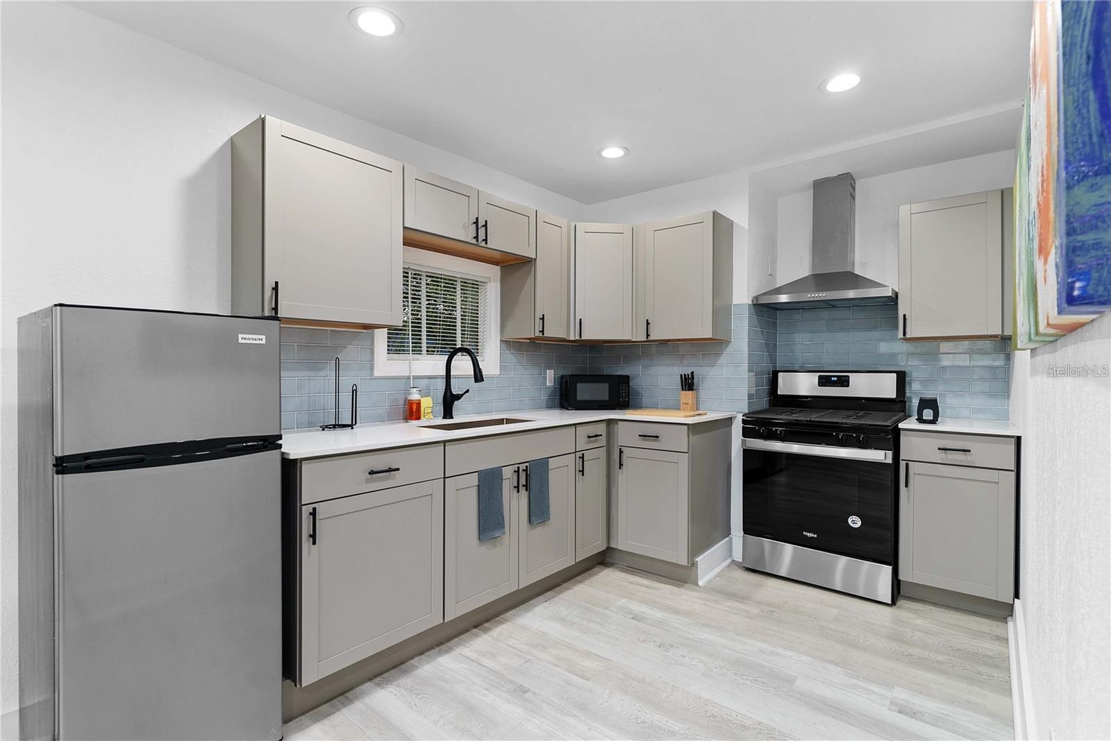 Image 36 of 54 For 412 Harwood Street