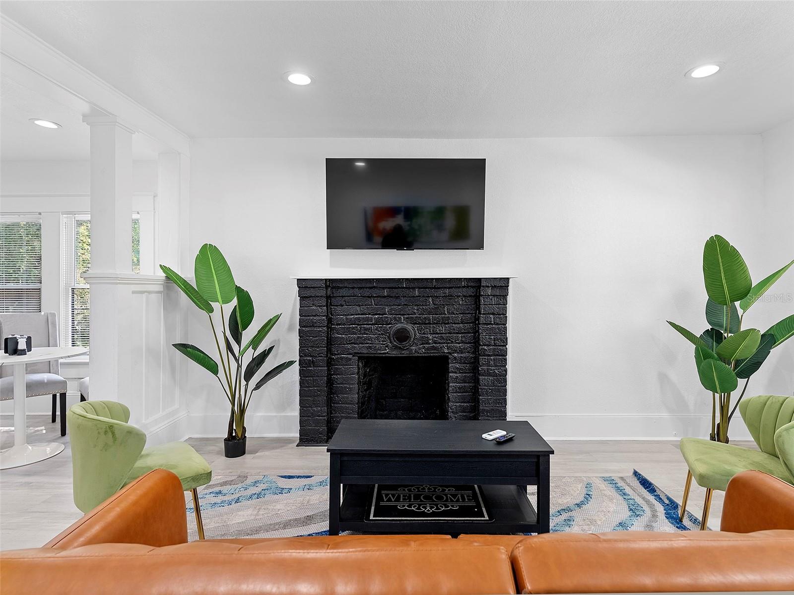 Image 4 of 54 For 412 Harwood Street