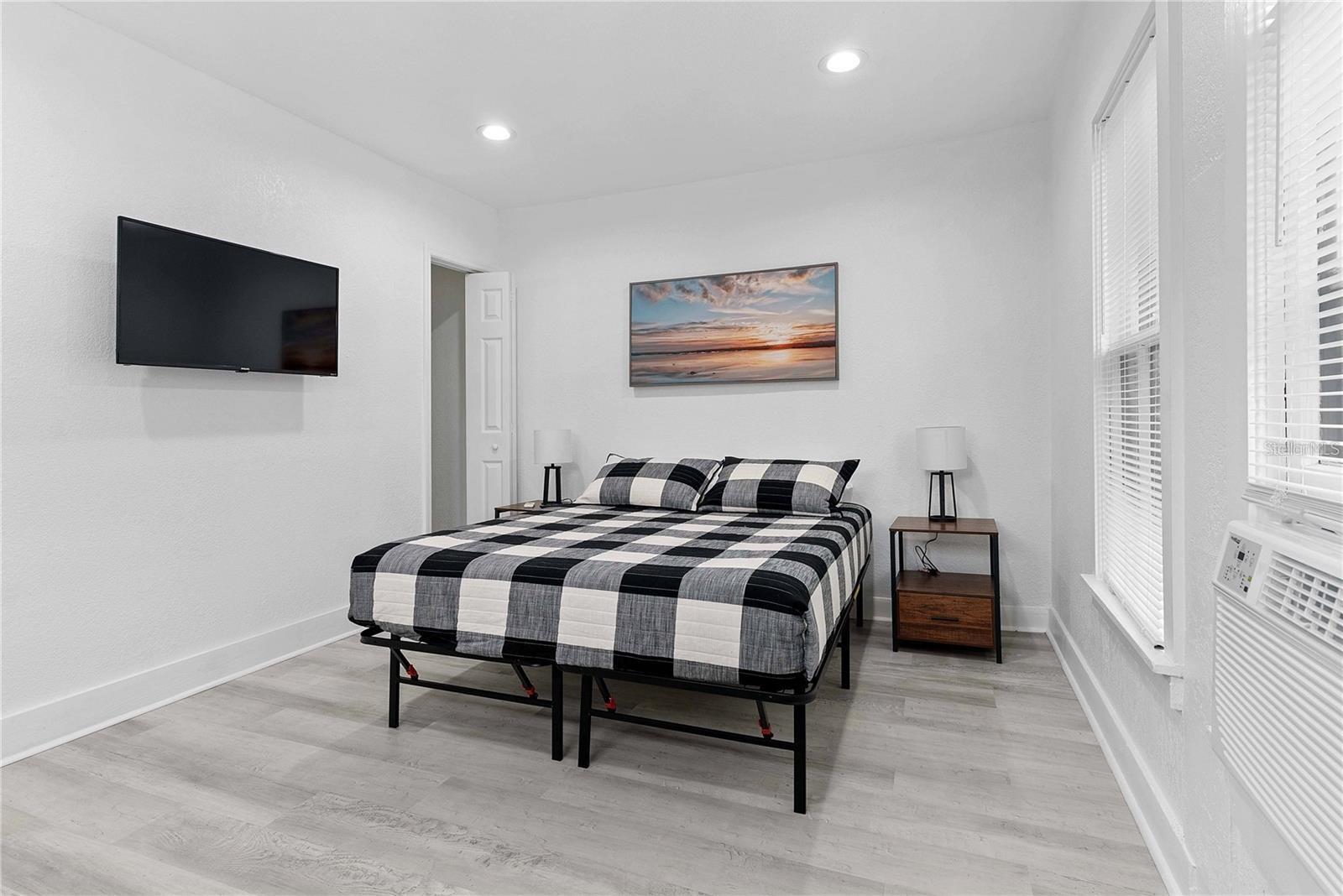 Image 40 of 54 For 412 Harwood Street