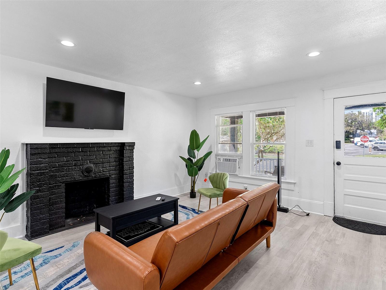 Image 6 of 54 For 412 Harwood Street