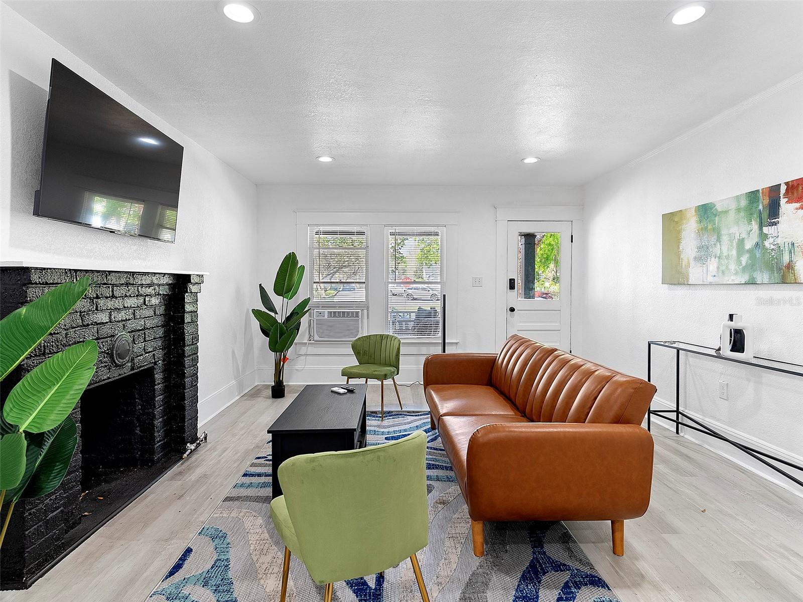 Image 7 of 54 For 412 Harwood Street