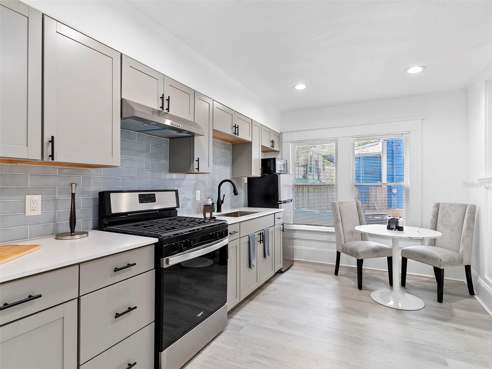 Image 8 of 54 For 412 Harwood Street