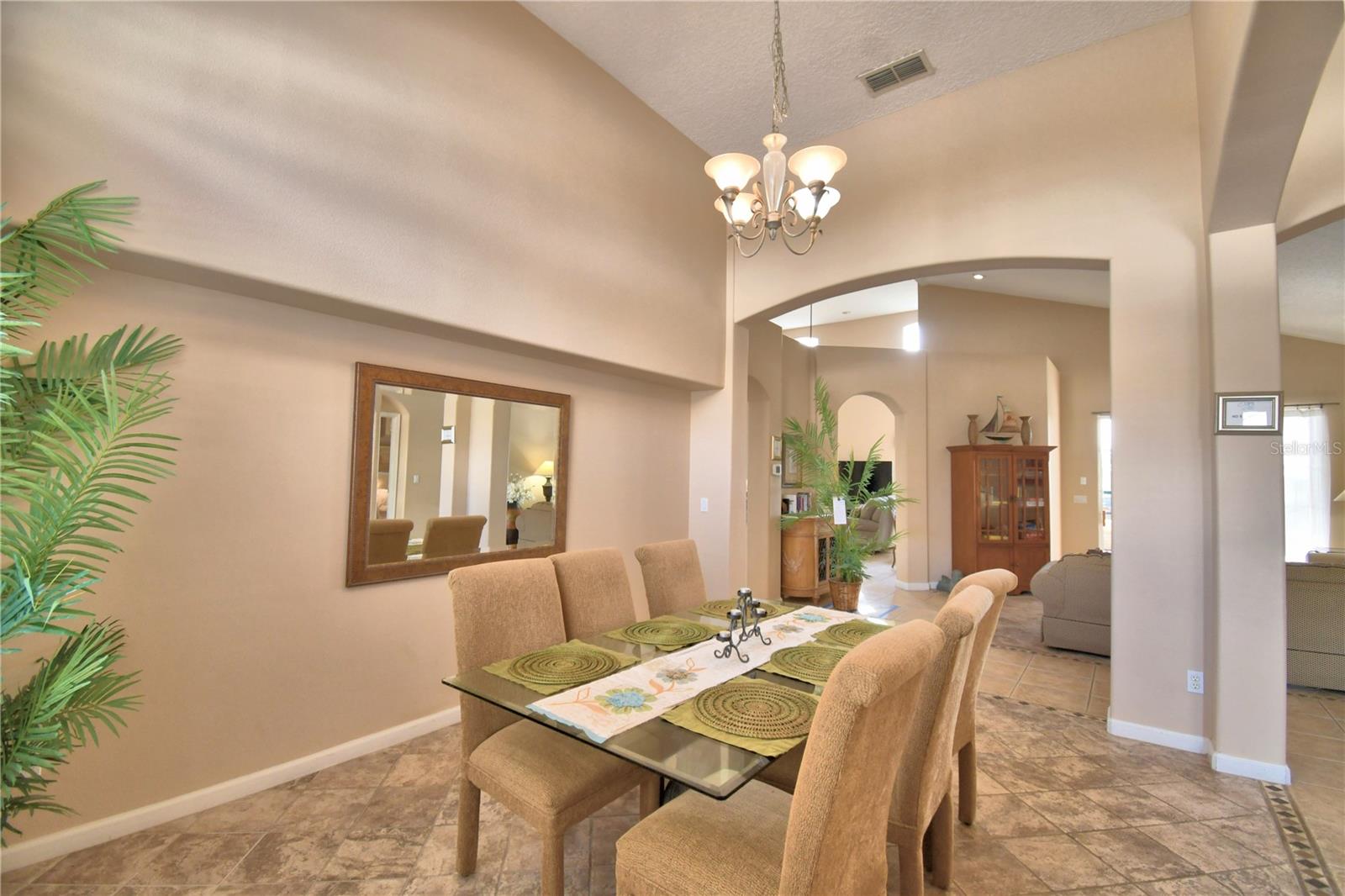 Listing photo id 8 for 609 Hampton Drive