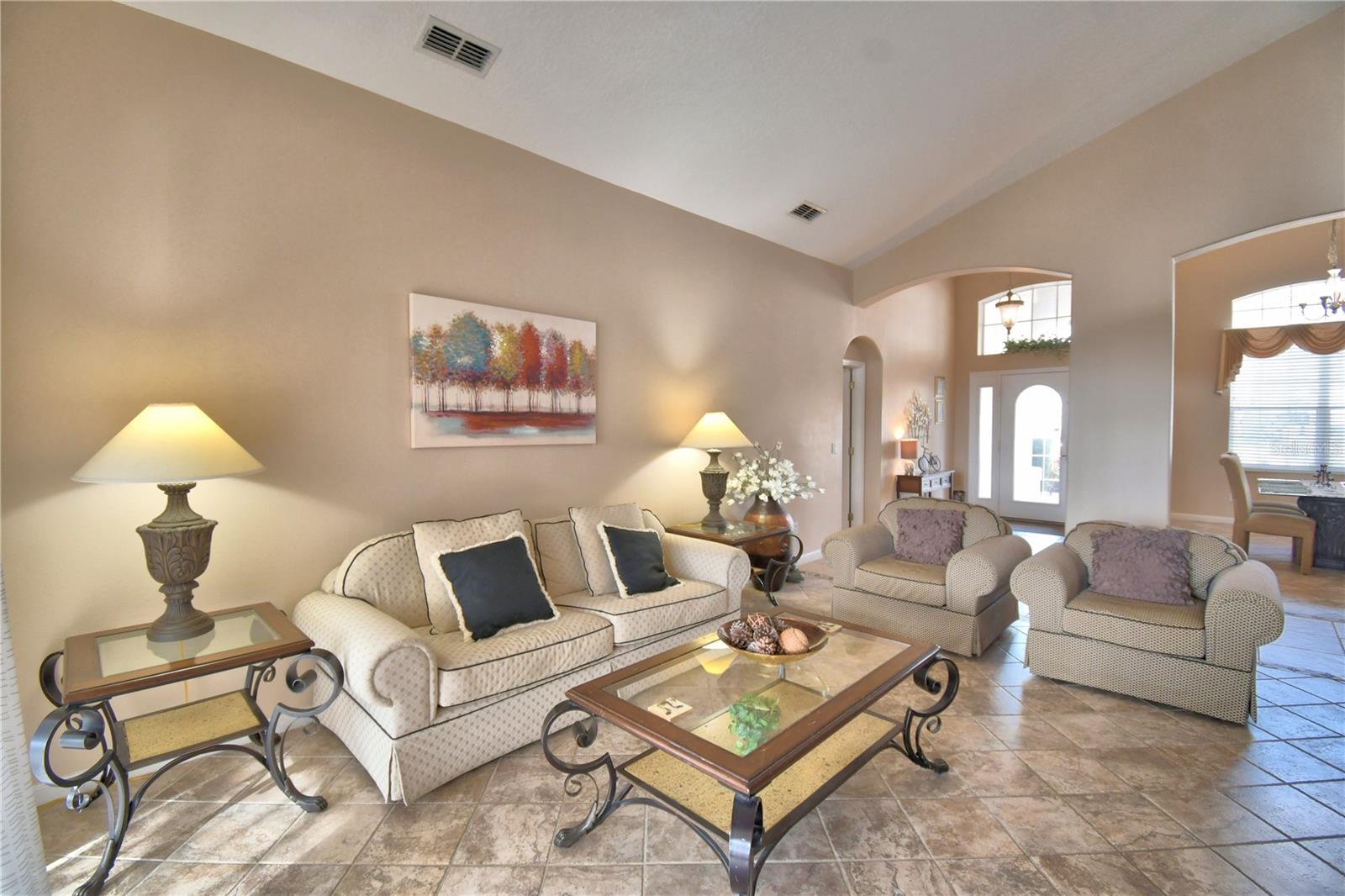 Listing photo id 11 for 609 Hampton Drive