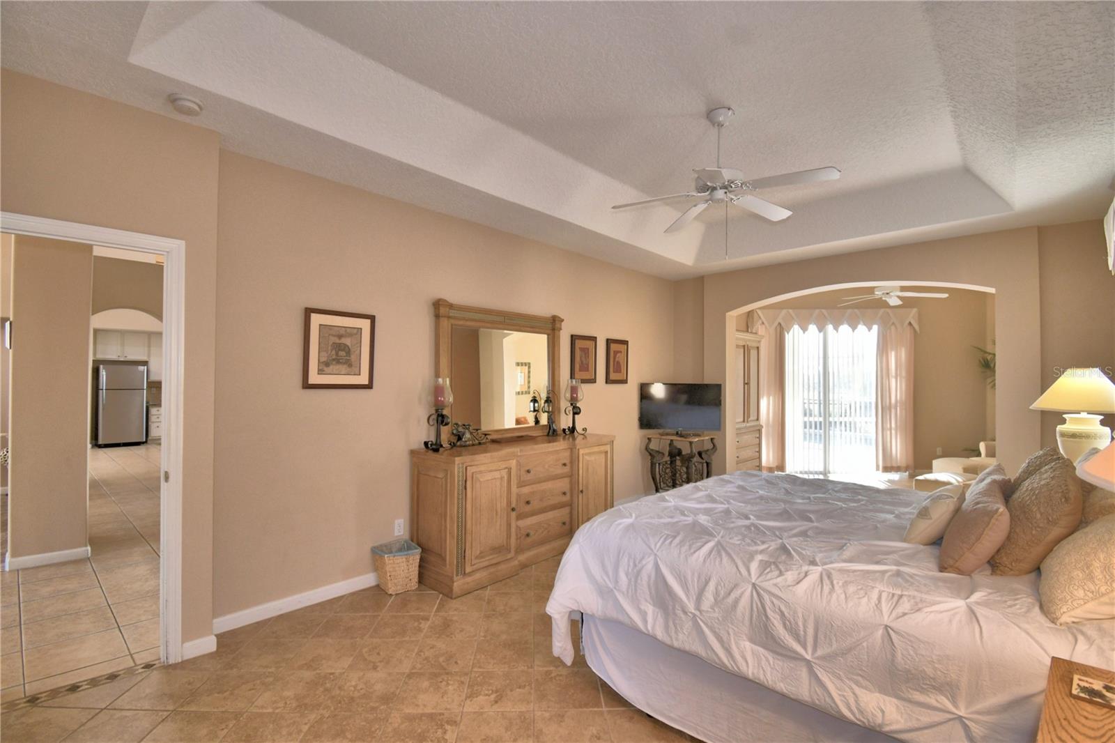 Listing photo id 16 for 609 Hampton Drive