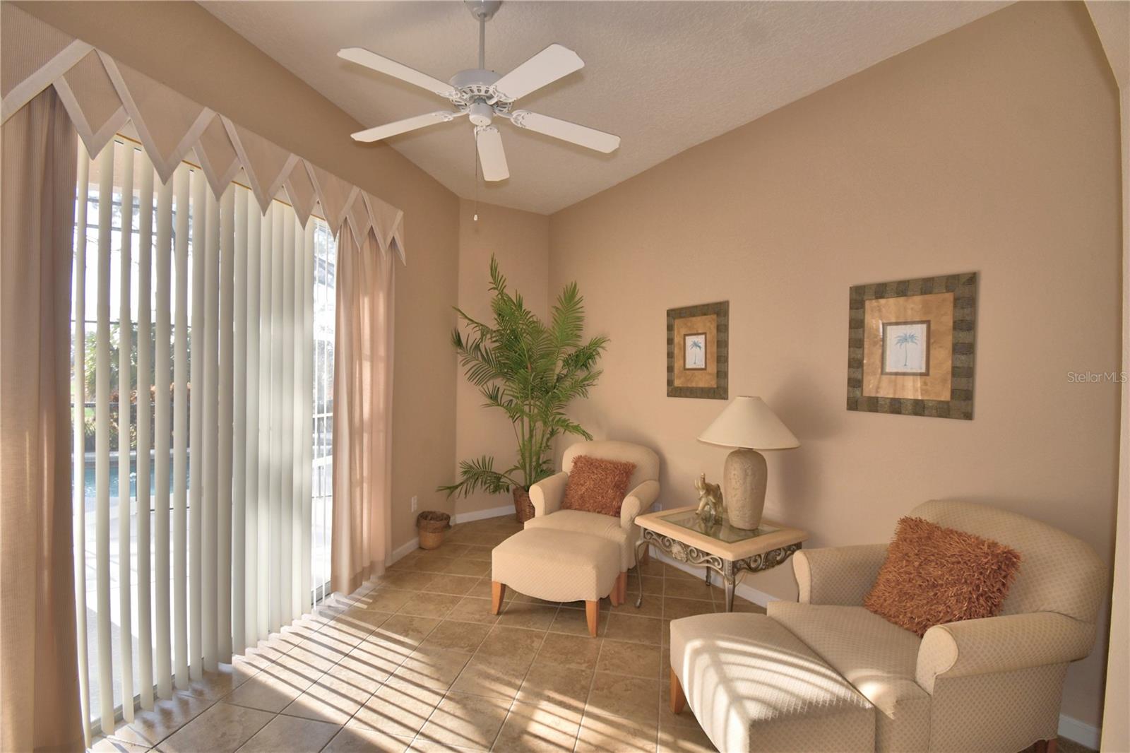 Listing photo id 20 for 609 Hampton Drive