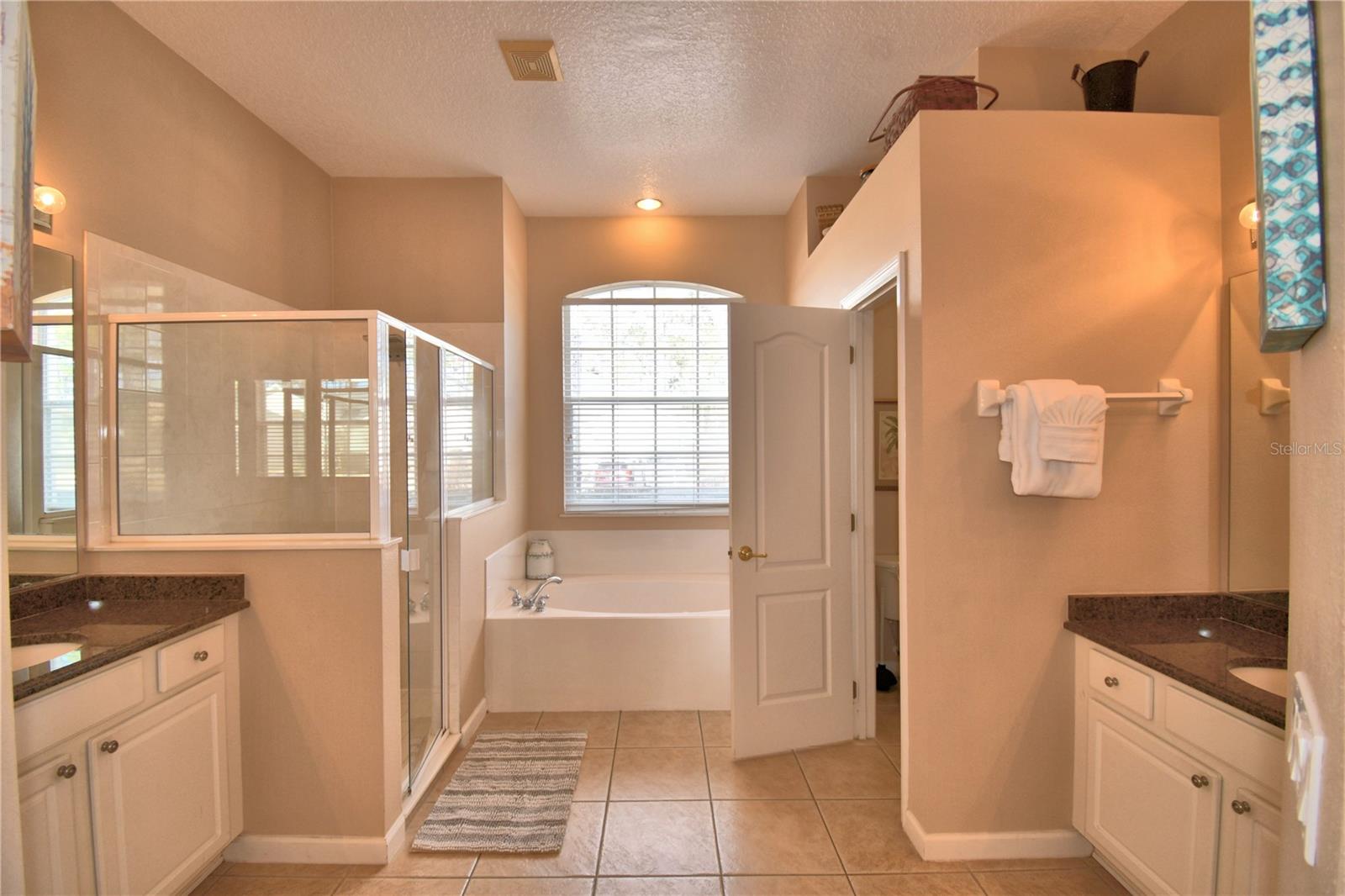 Listing photo id 24 for 609 Hampton Drive