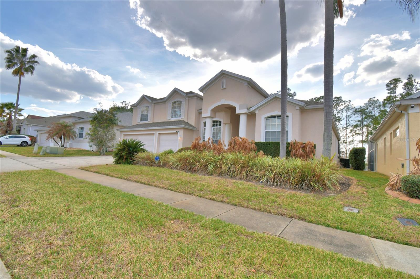 Listing photo id 1 for 609 Hampton Drive