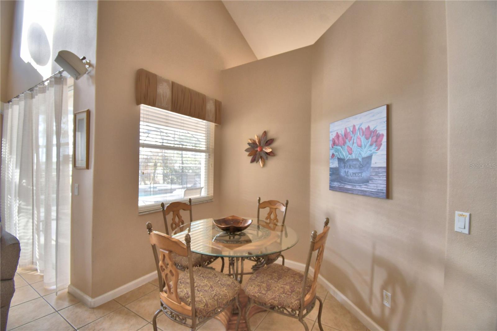 Listing photo id 31 for 609 Hampton Drive