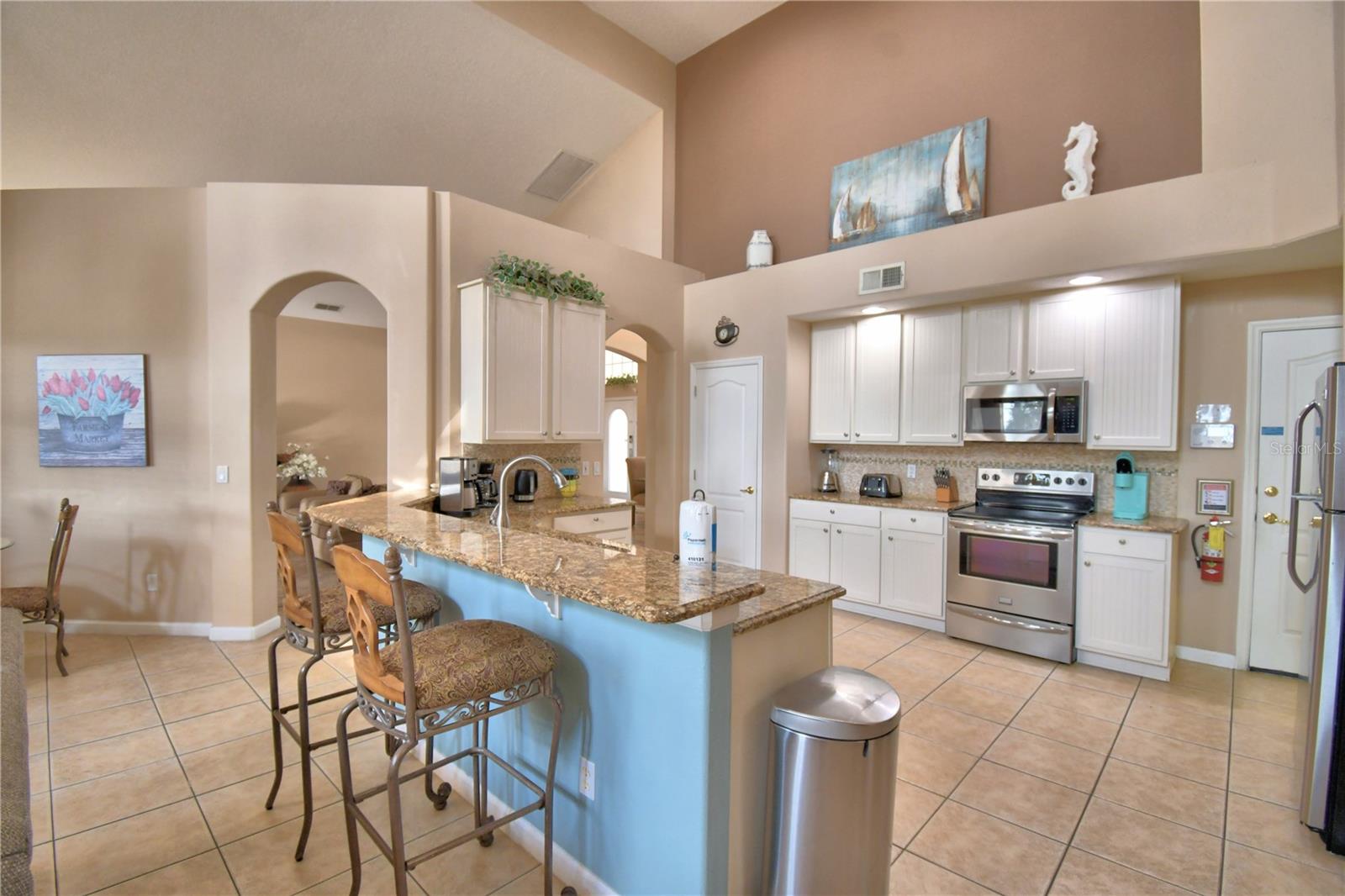 Listing photo id 34 for 609 Hampton Drive