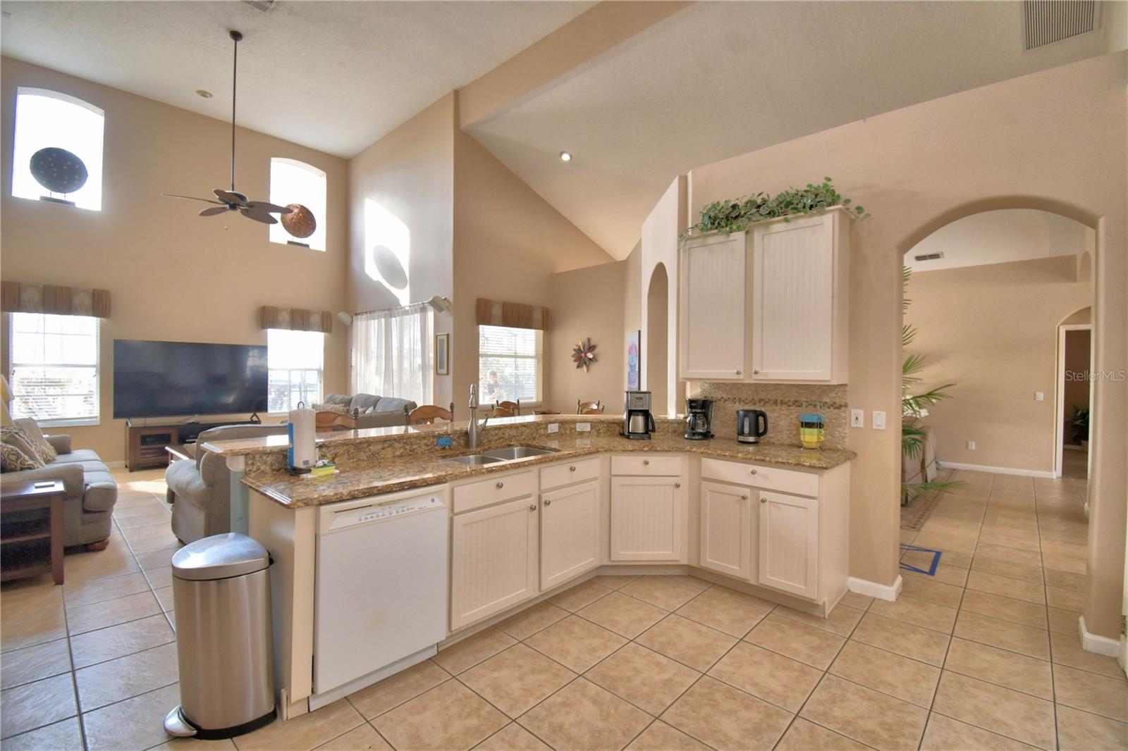 Listing photo id 35 for 609 Hampton Drive