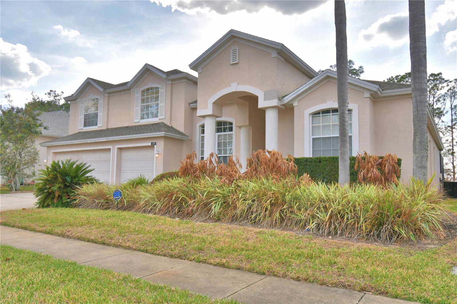 Listing photo id 2 for 609 Hampton Drive