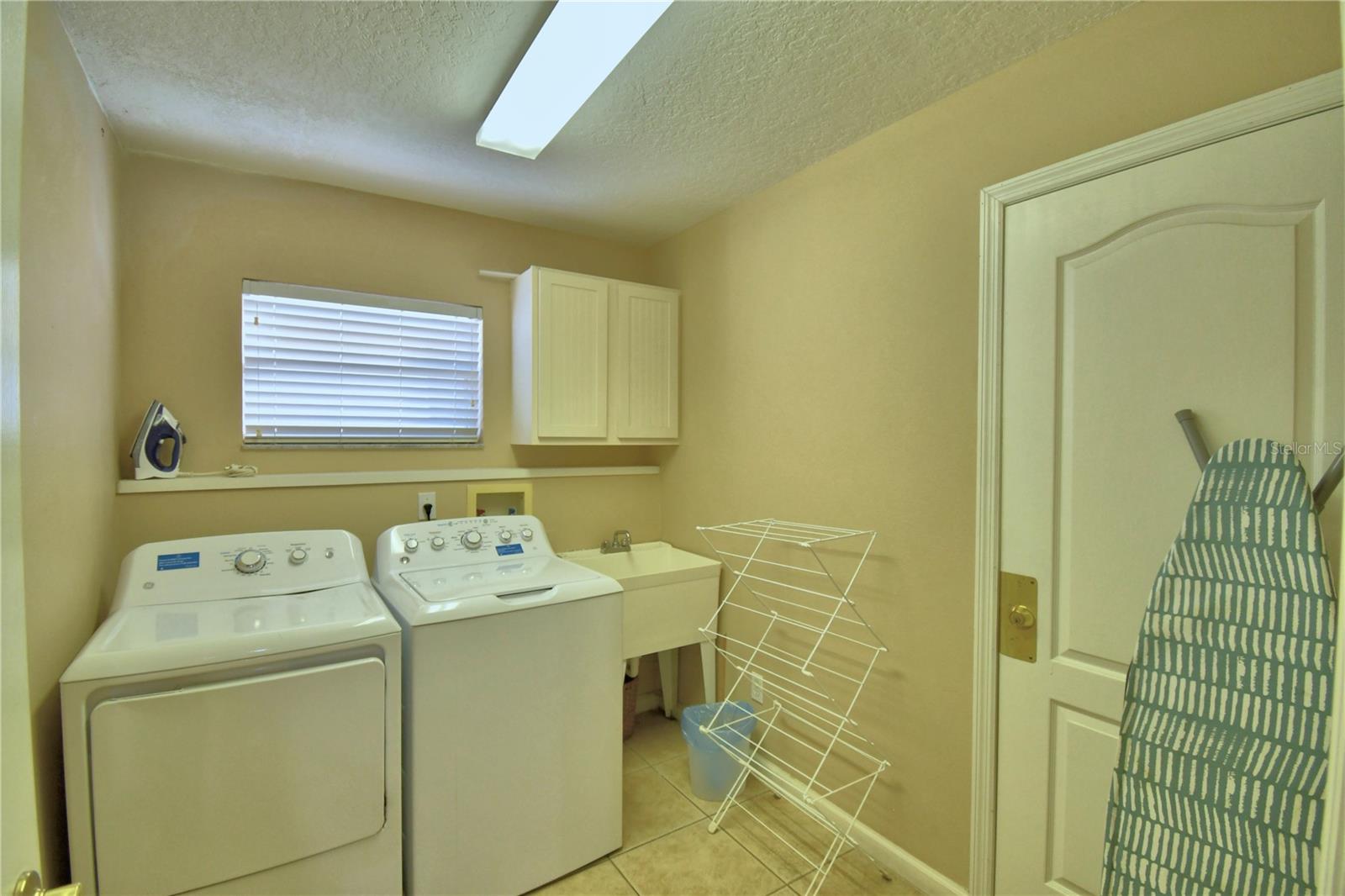 Listing photo id 39 for 609 Hampton Drive