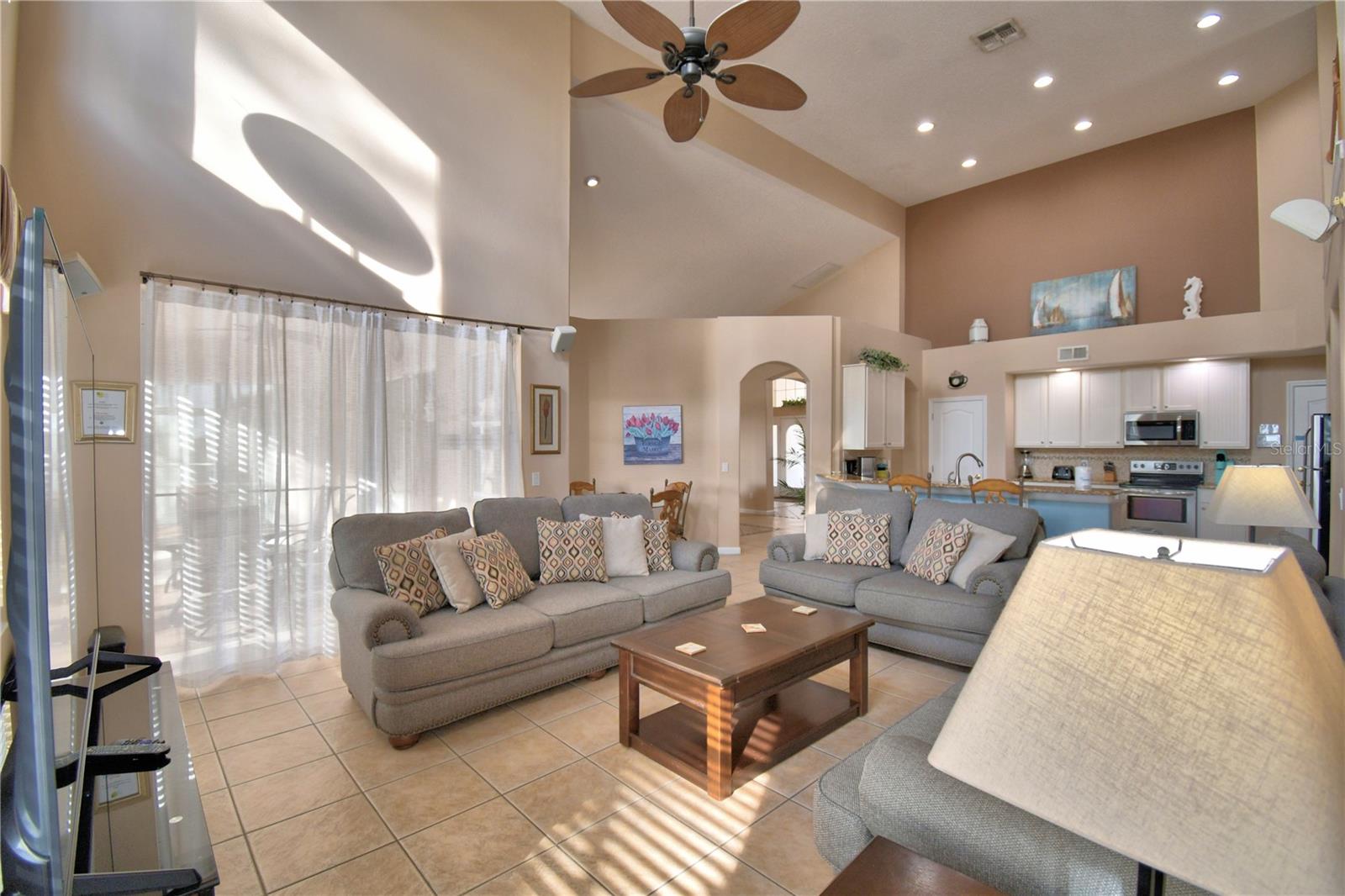 Listing photo id 44 for 609 Hampton Drive