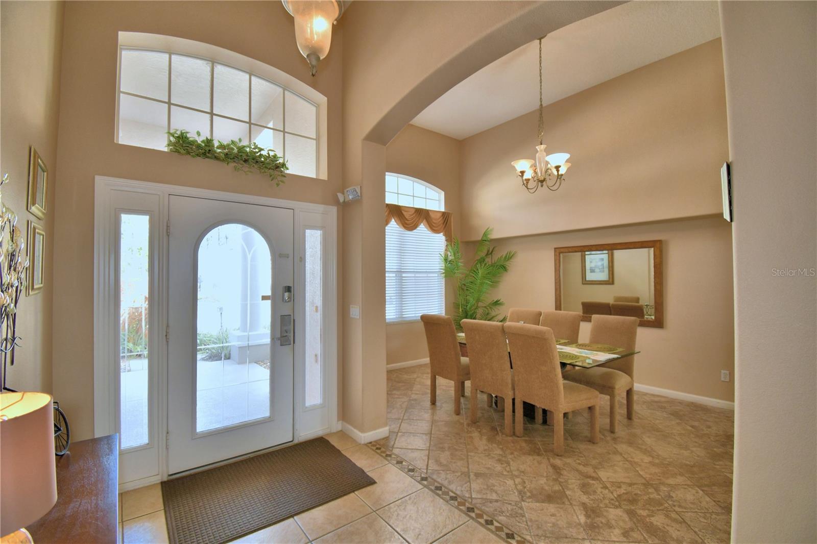 Listing photo id 3 for 609 Hampton Drive