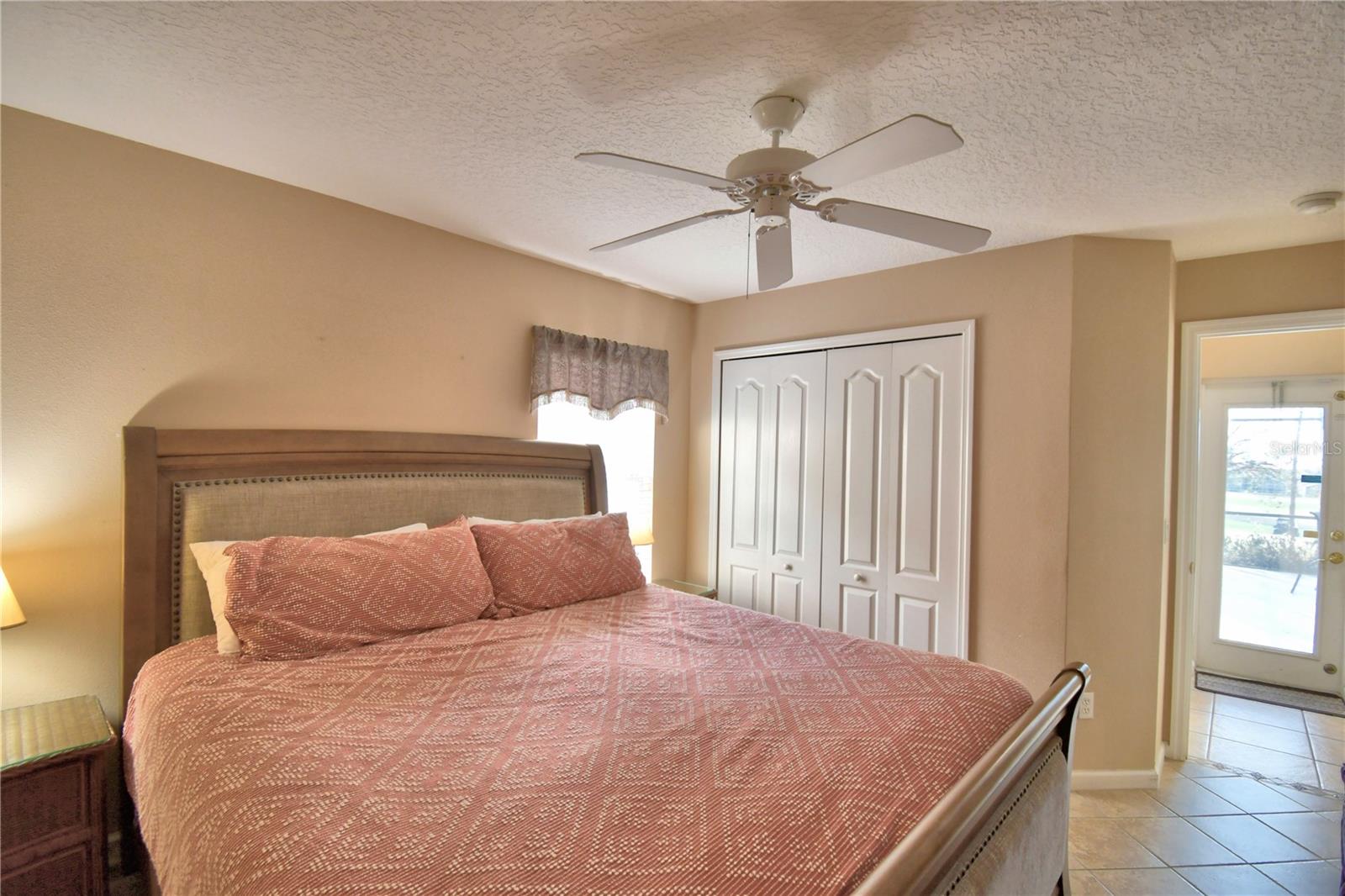 Listing photo id 50 for 609 Hampton Drive