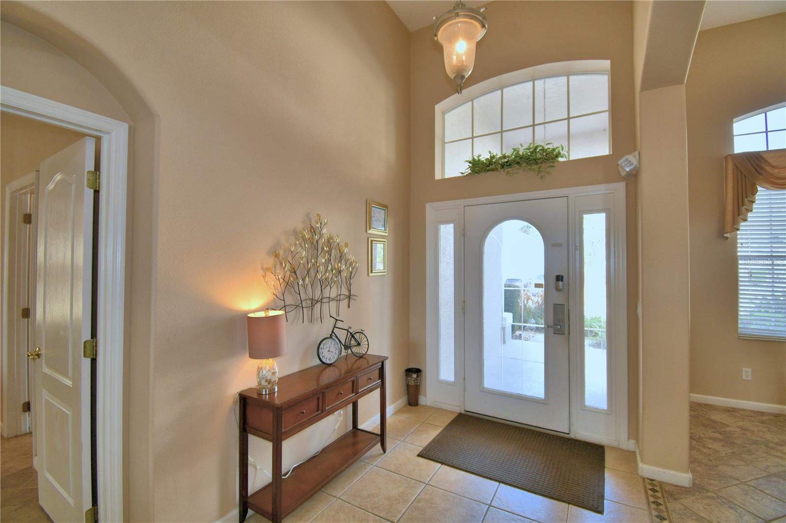 Listing photo id 4 for 609 Hampton Drive