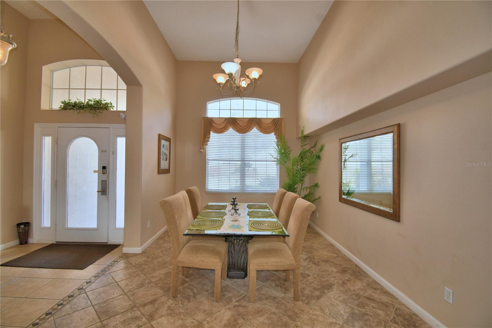 Listing photo id 5 for 609 Hampton Drive