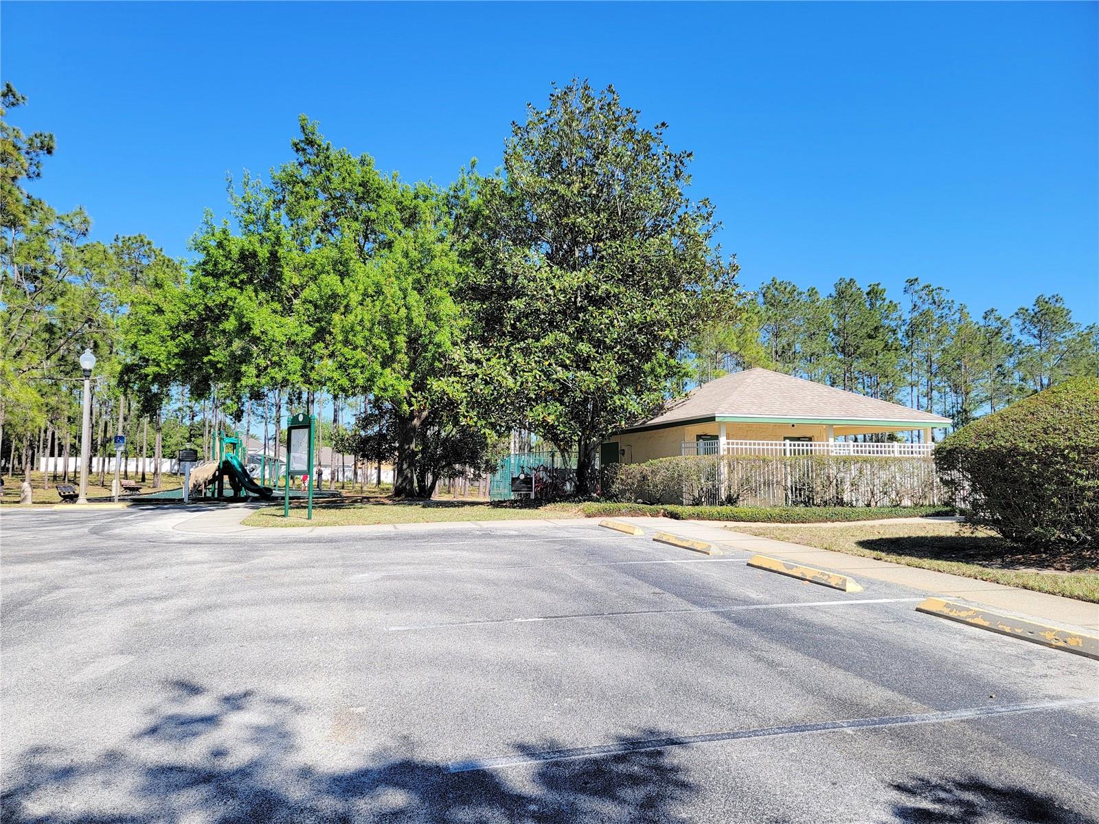 Listing photo id 84 for 609 Hampton Drive