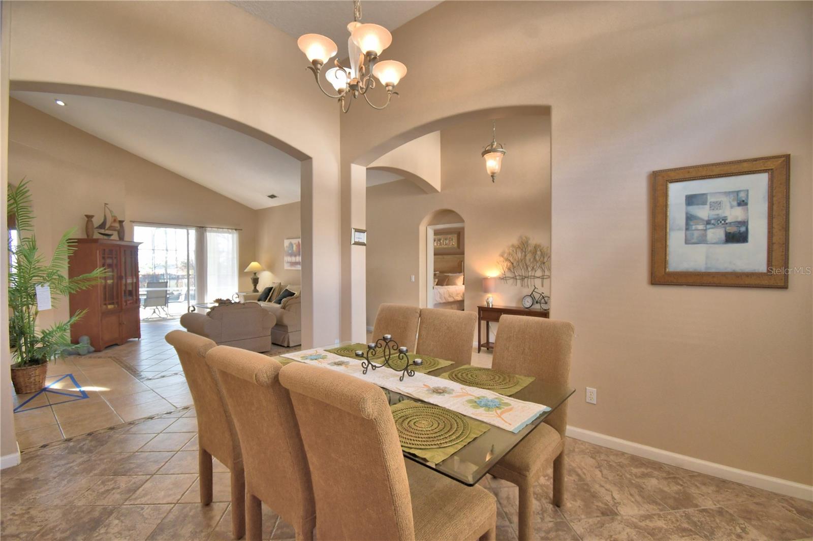 Listing photo id 7 for 609 Hampton Drive