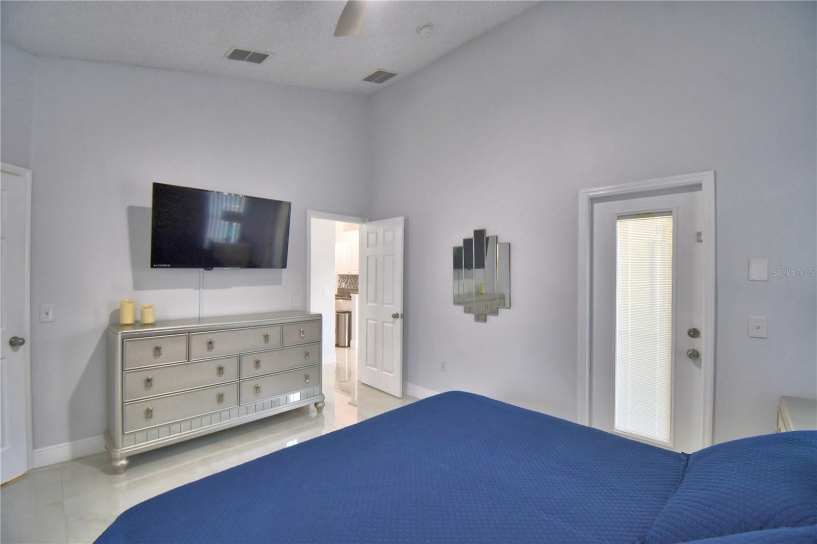 Image 32 of 47 For 459 Tivoli Circle