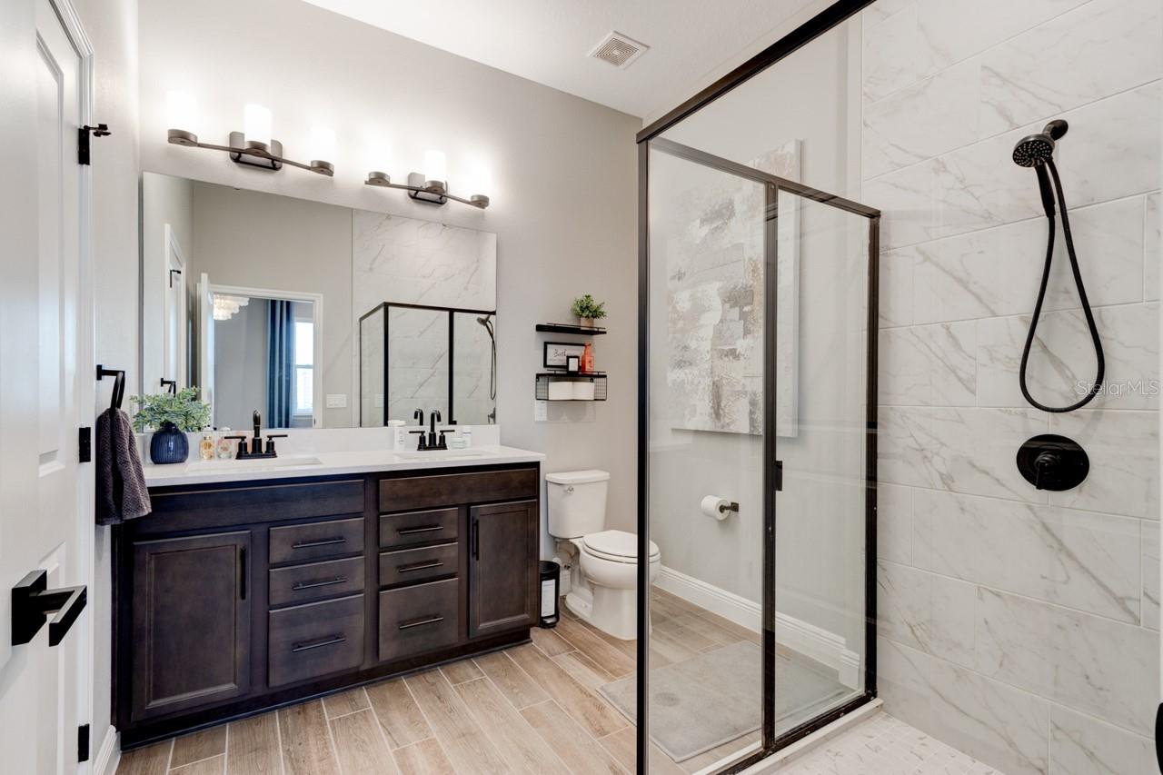 Image 13 of 20 For 828 Middleton Street