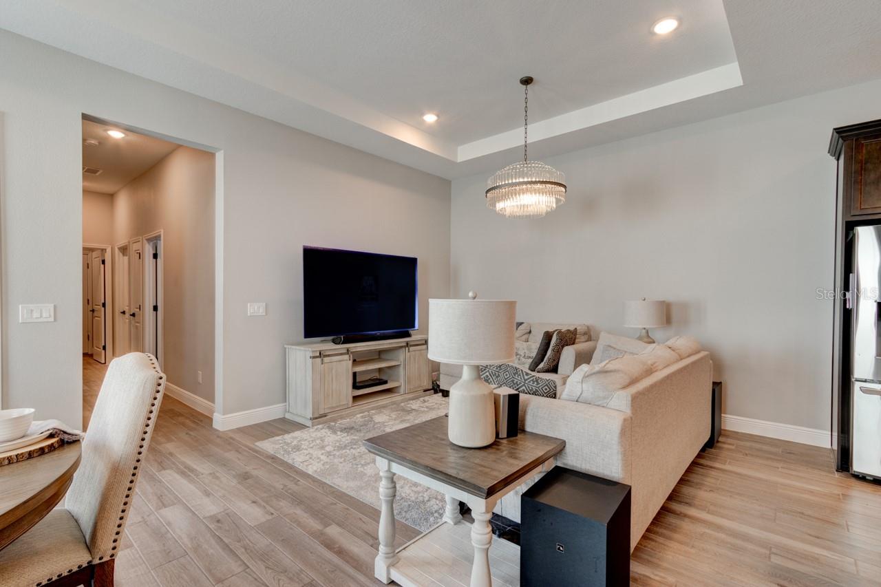 Image 5 of 20 For 828 Middleton Street