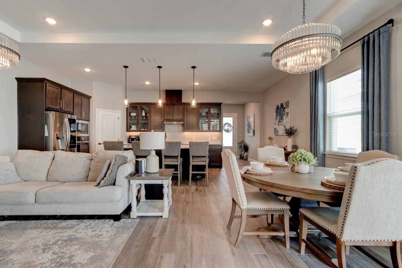 Image 8 of 20 For 828 Middleton Street