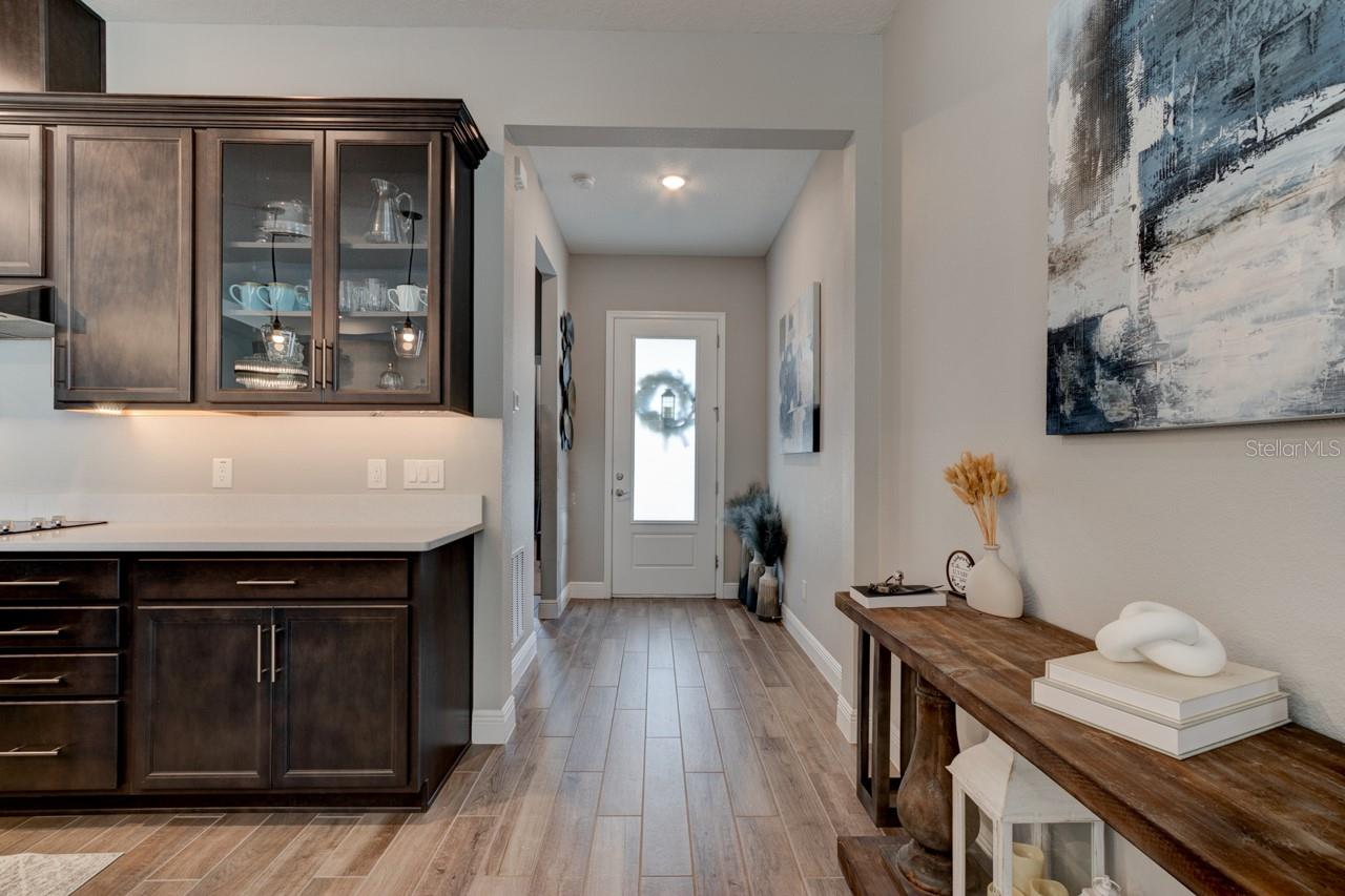 Image 9 of 20 For 828 Middleton Street