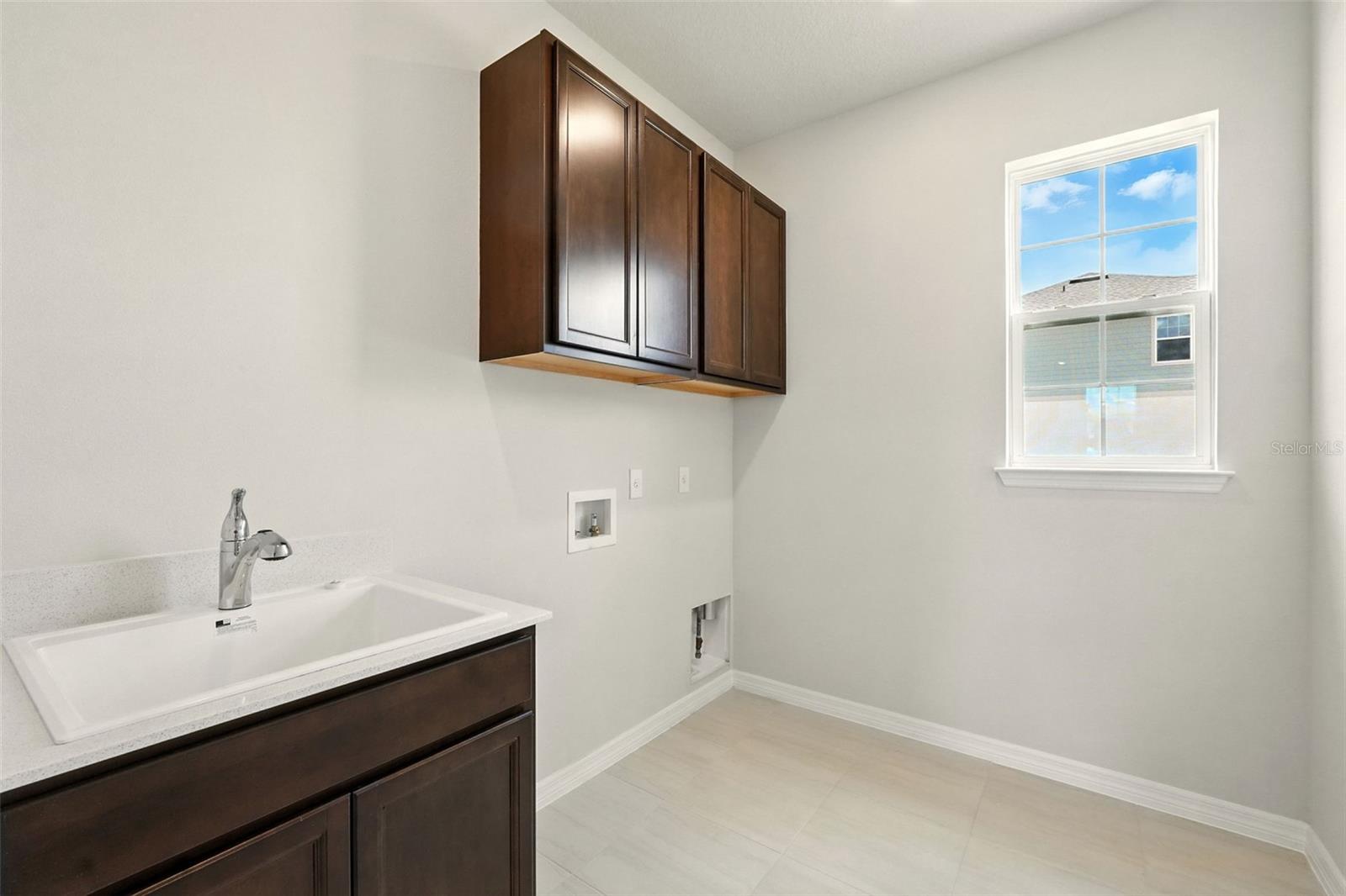 Image 17 of 25 For 276 Summer Pine Street