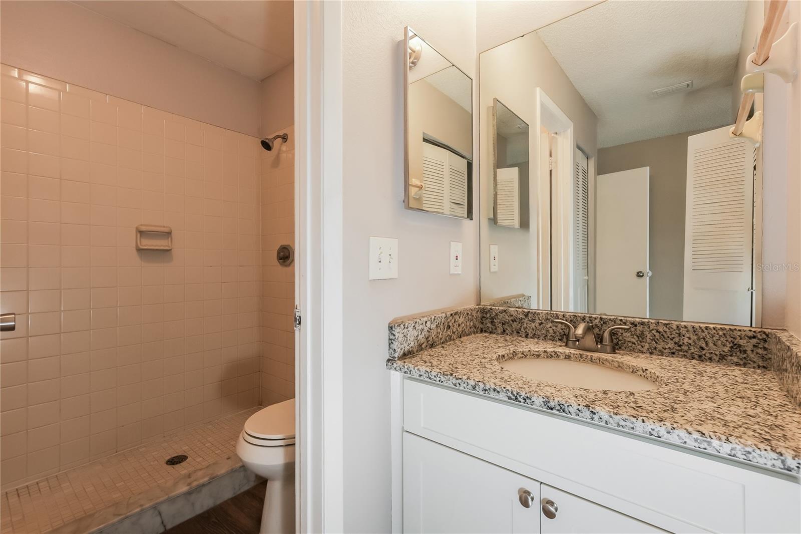 Listing photo id 8 for 2210 Merrin Street